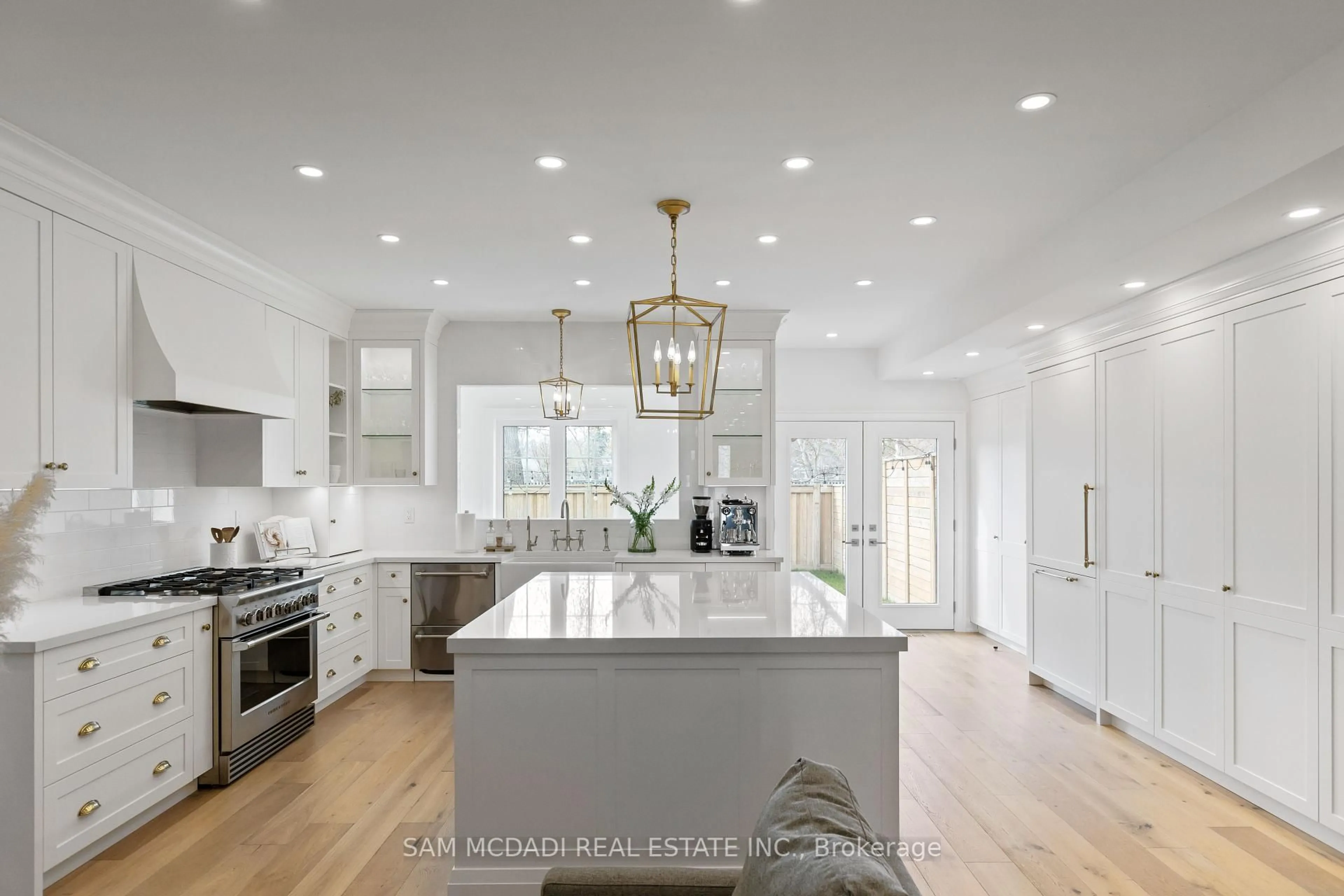 Contemporary kitchen, ceramic/tile floor for 4 Iroquois Ave, Mississauga Ontario L5G 1M6