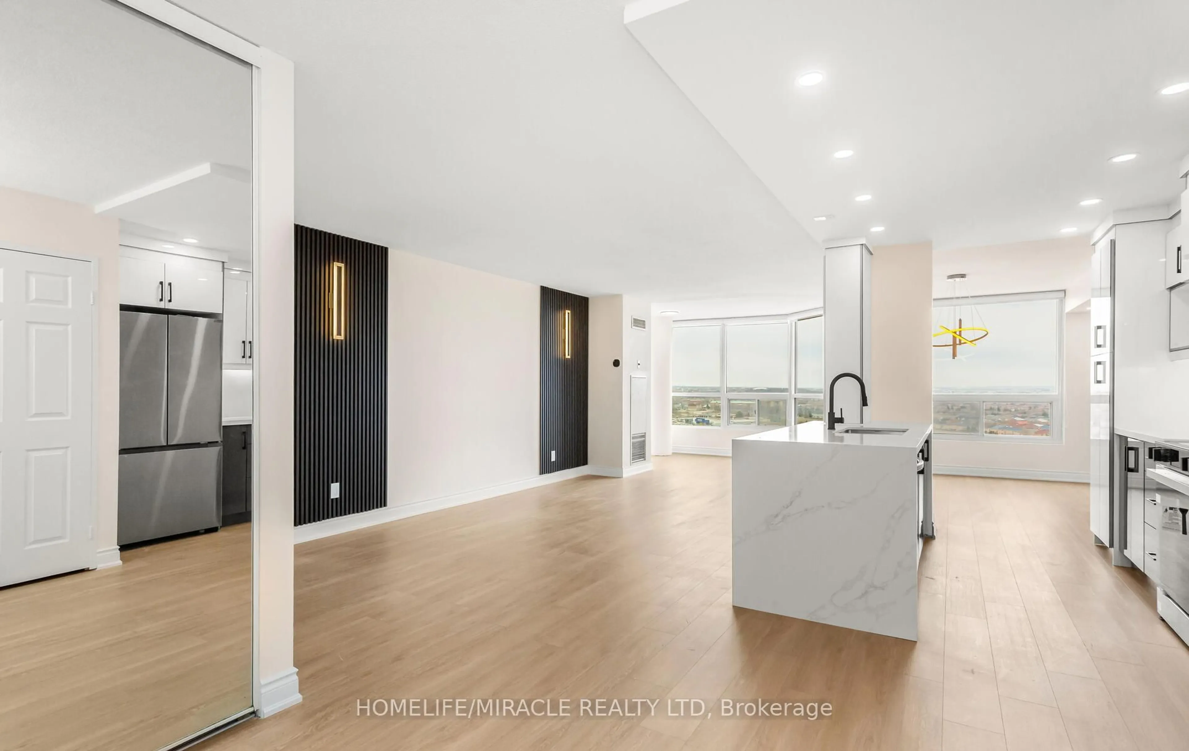 Indoor entryway for 4450 Tucana Crt #2008, Mississauga Ontario L5R 3R4