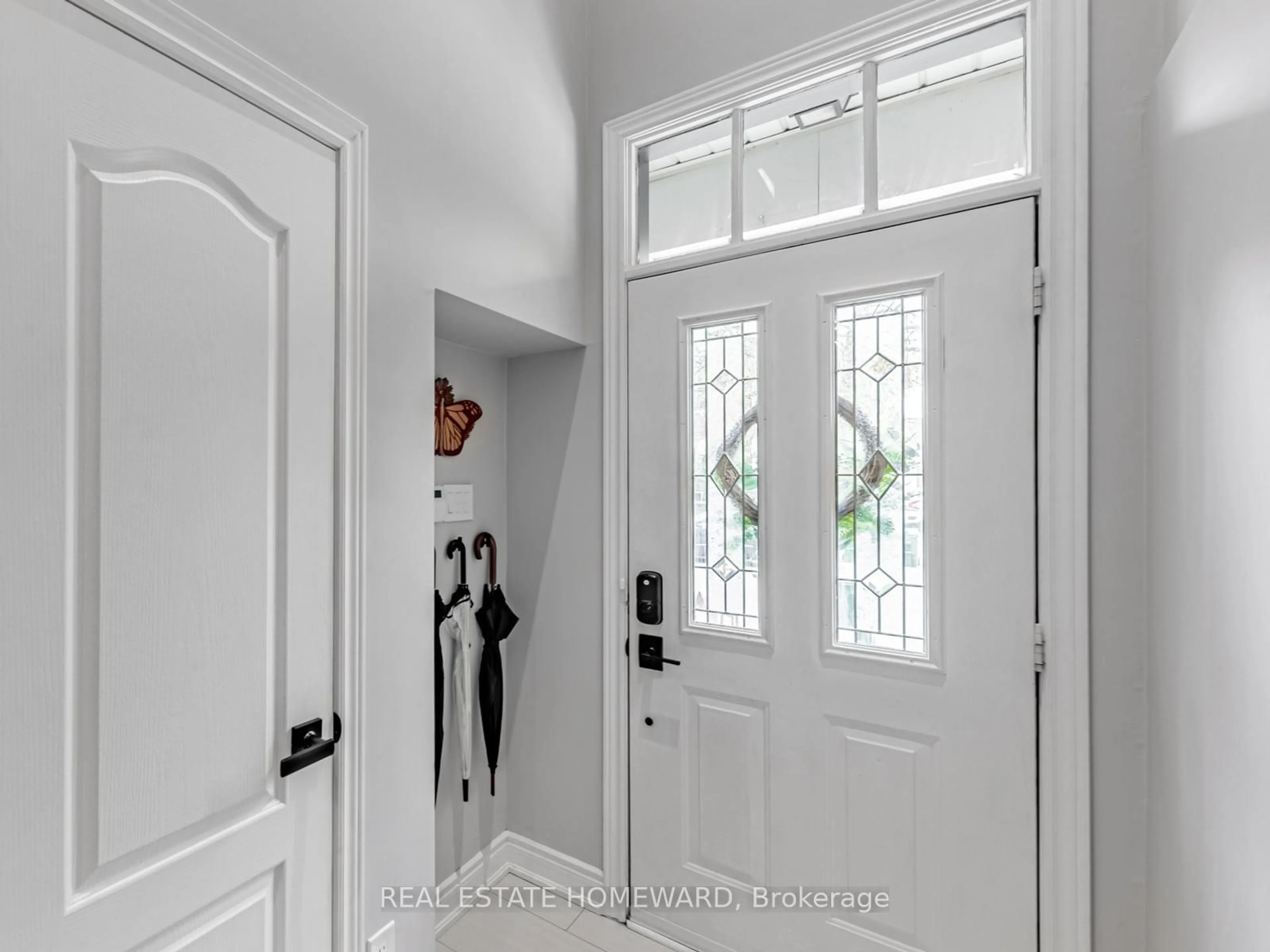 Indoor entryway for 99 Wesley St, Toronto Ontario M8Y 2W8