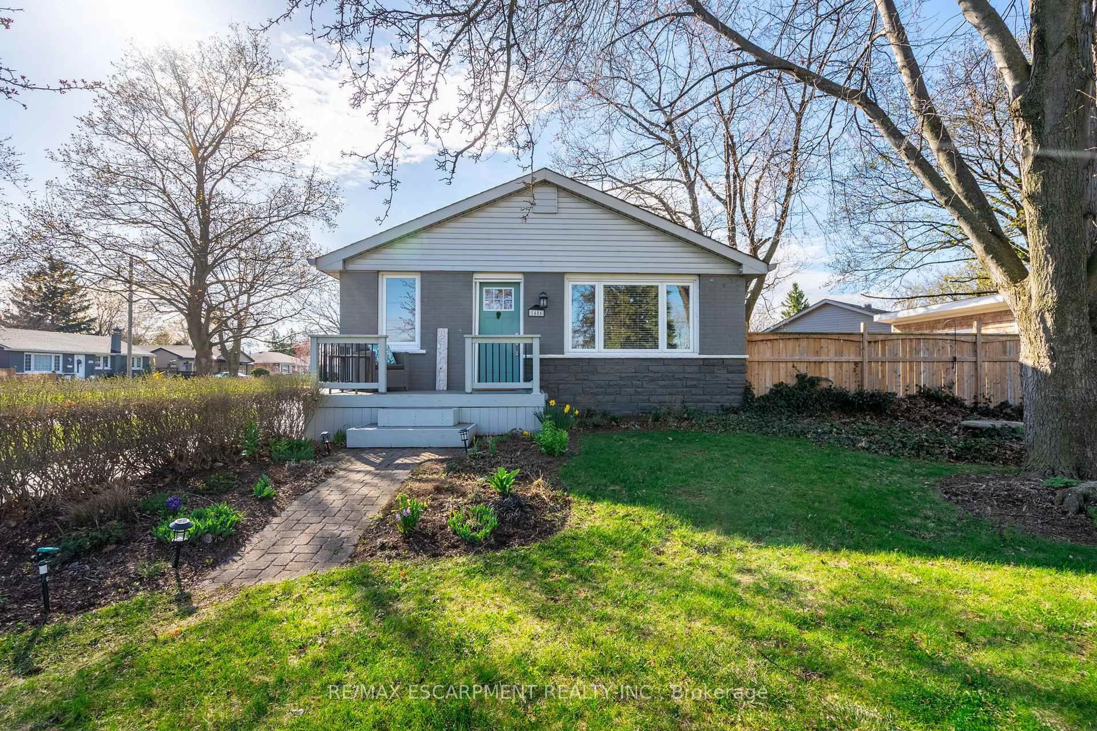 Unknown for 5486 Randolph Cres, Burlington Ontario L7L 3C5