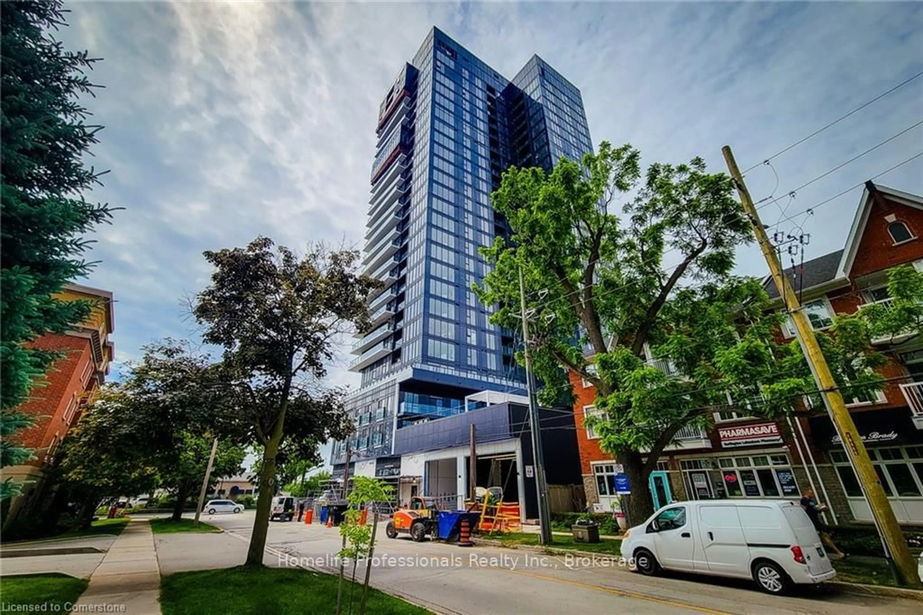 Indoor foyer for 370 Martha St #608, Burlington Ontario L7R 2P7