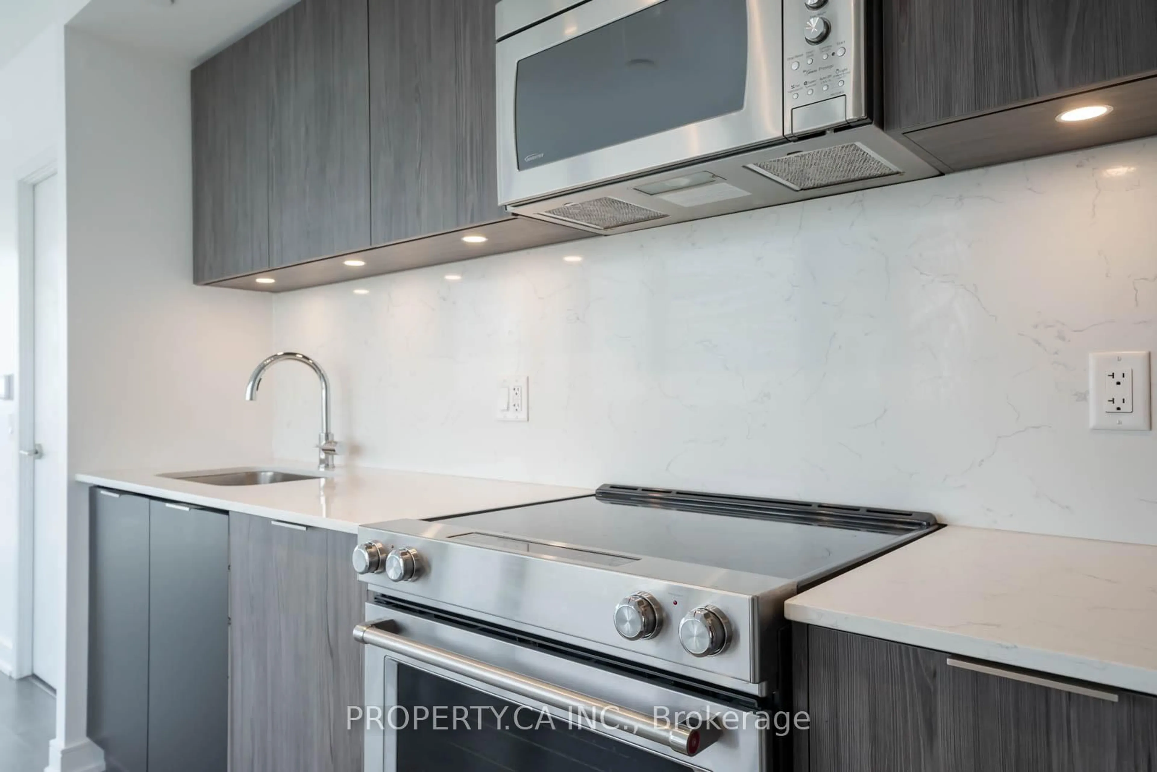 Standard kitchen, unknown for 30 Samuel Wood Way #2404, Toronto Ontario M9B 0H9