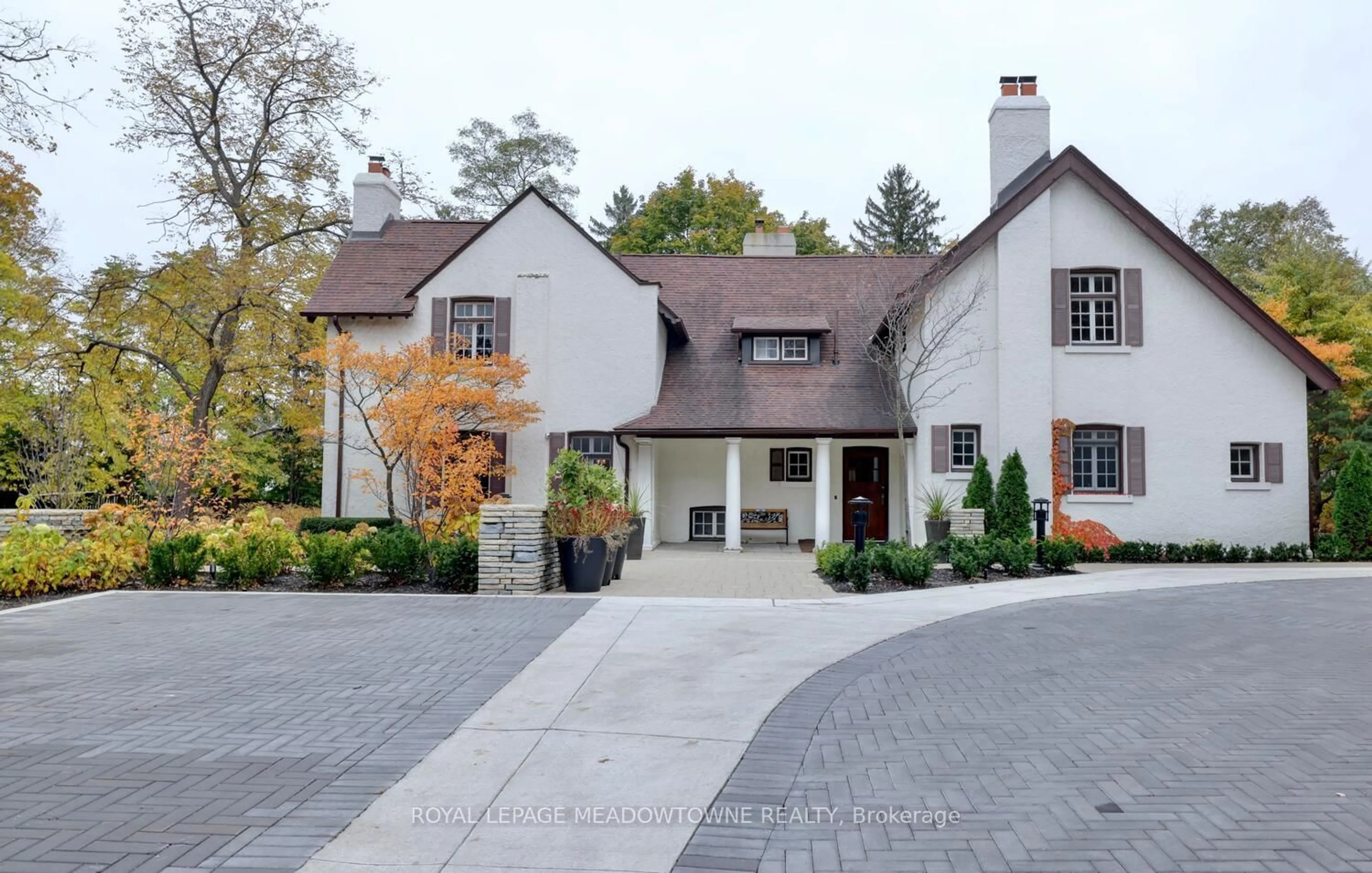 Home with brick exterior material, street for 1400 Dixie Rd #504, Mississauga Ontario L5E 3E1