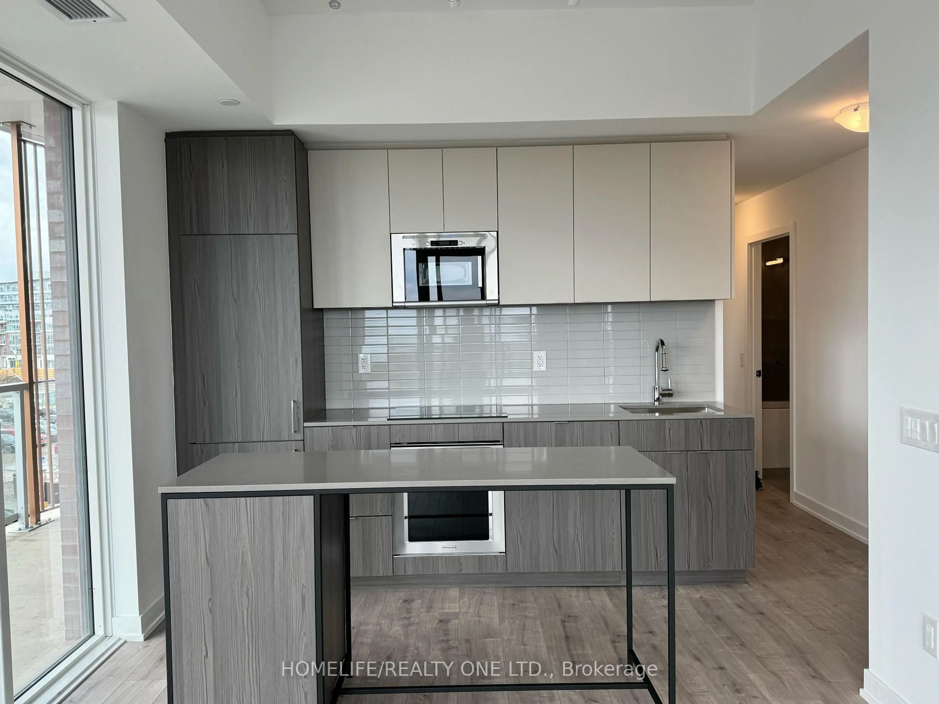 Open concept kitchen, unknown for 220 Missinnihe Way #421, Mississauga Ontario L5H 0A9