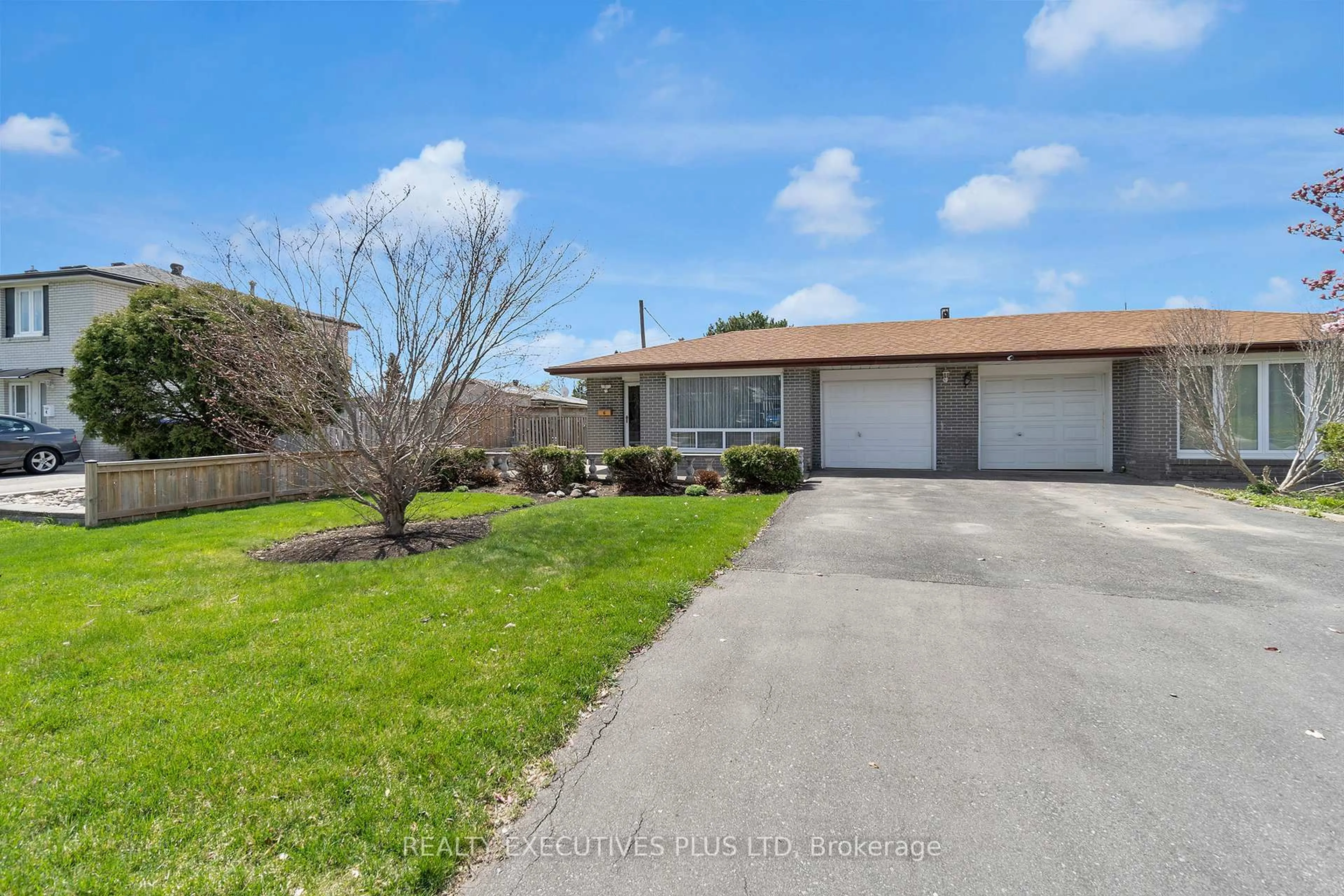 A pic from outside/outdoor area/front of a property/back of a property/a pic from drone, street for 6 Dartford Rd, Brampton Ontario L6T 2Z4