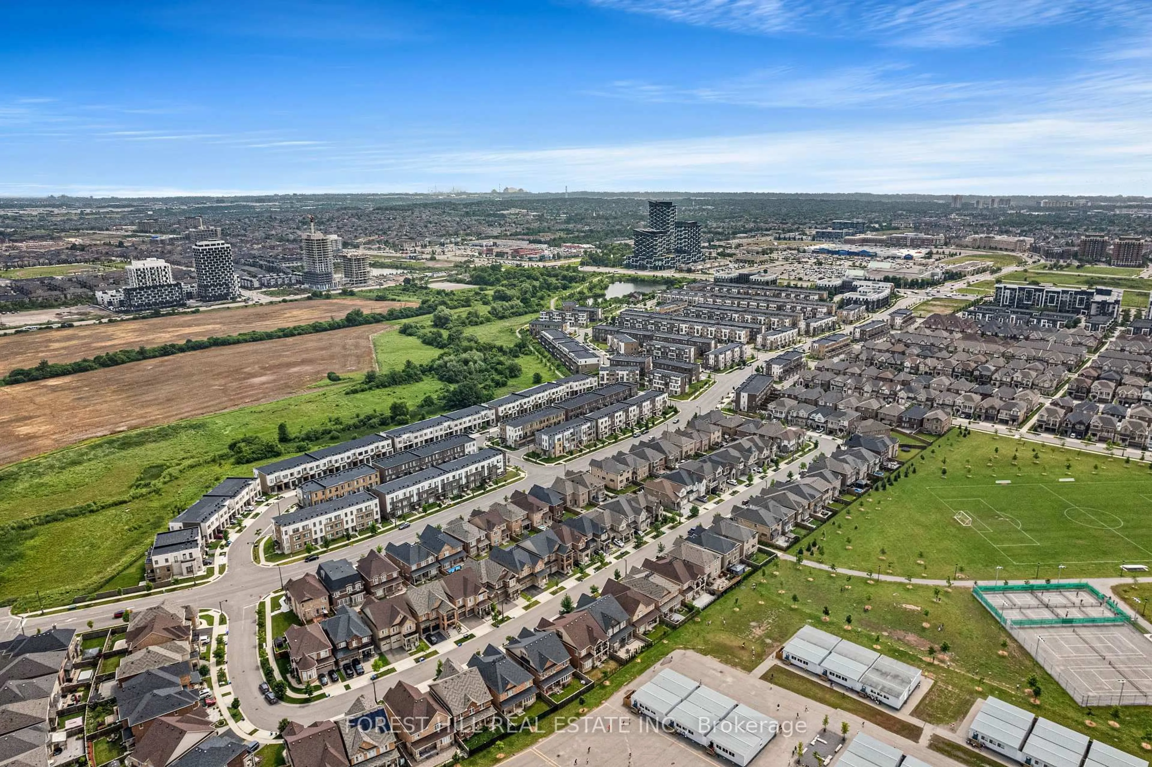 A pic from outside/outdoor area/front of a property/back of a property/a pic from drone, street for 3145 Ernest Applebe Blvd, Oakville Ontario L6H 0N8