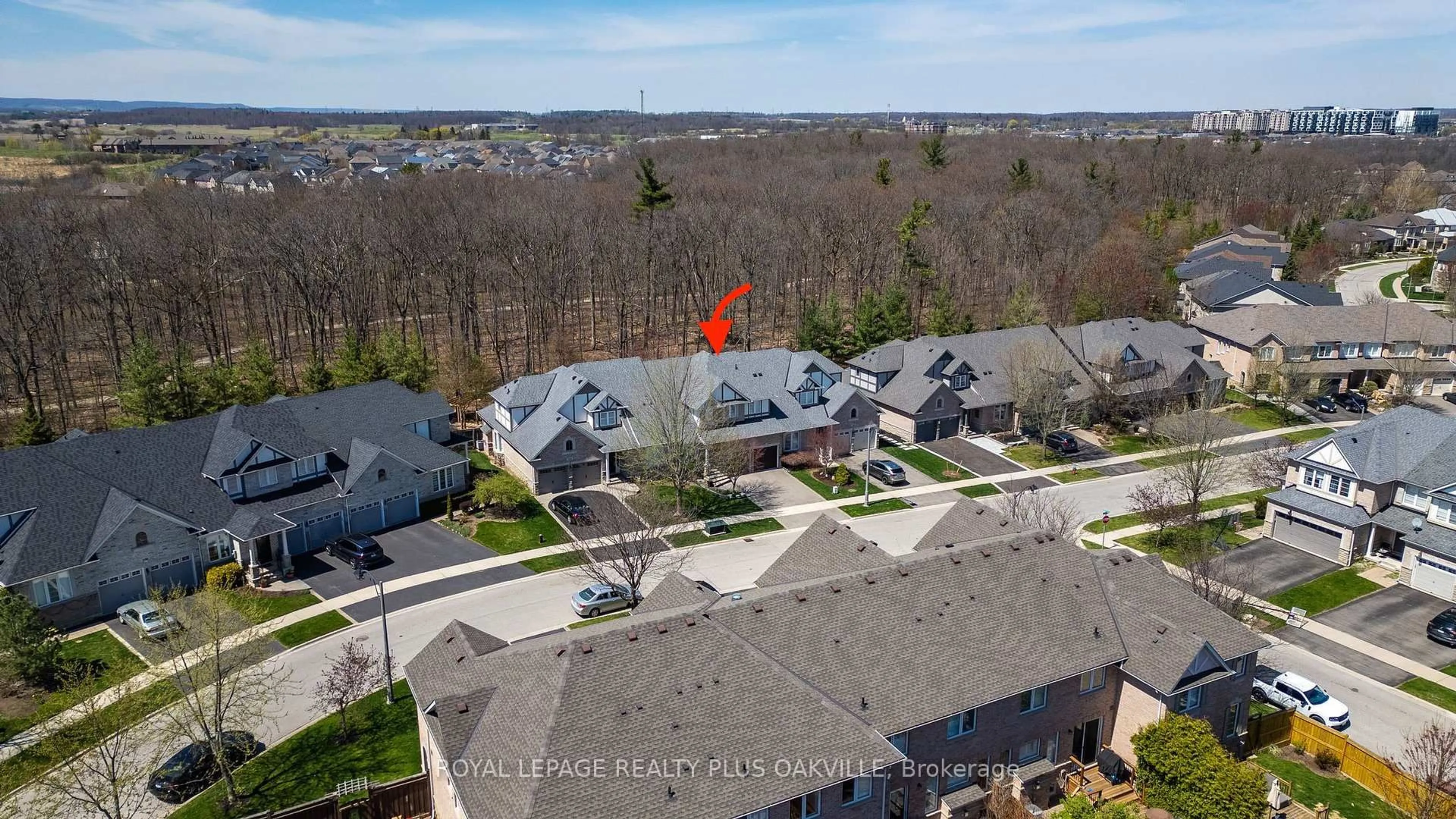 A pic from outside/outdoor area/front of a property/back of a property/a pic from drone, unknown for 2214 Emily Circ, Oakville Ontario L6M 0E6