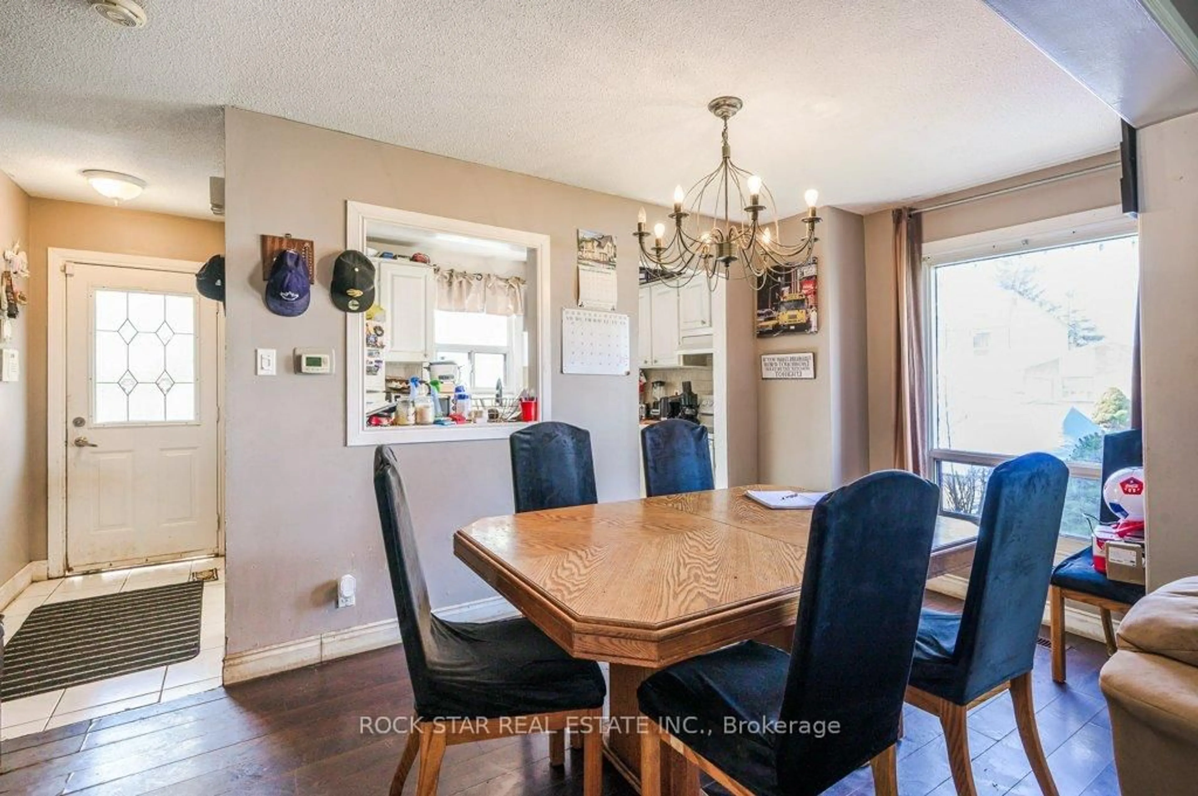 Dining room, wood/laminate floor for 25 Hannibal Sq, Brampton Ontario L6S 1Y5