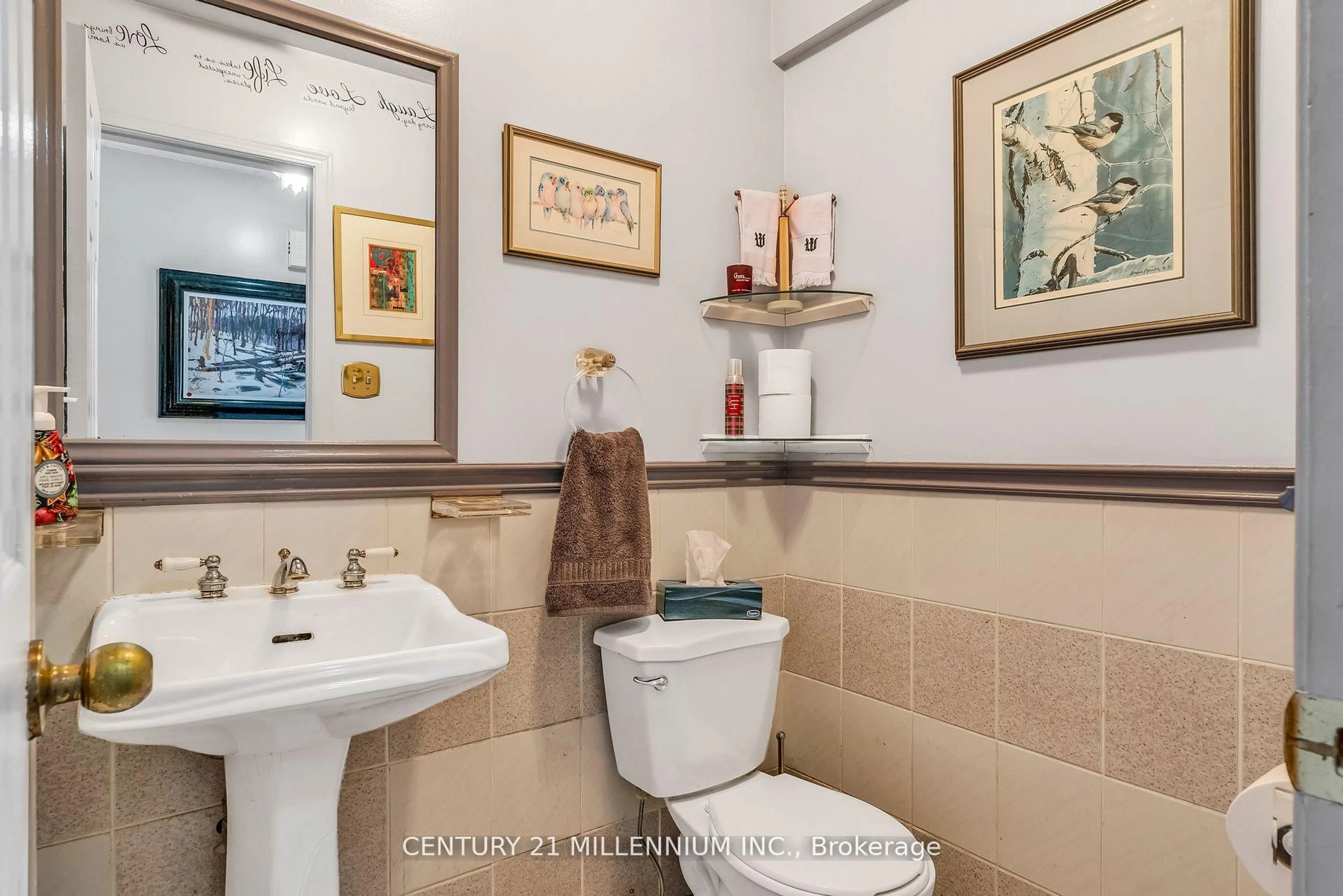 Standard bathroom, ceramic/tile floor for 82 Candy Cres, Brampton Ontario L6X 3Z9