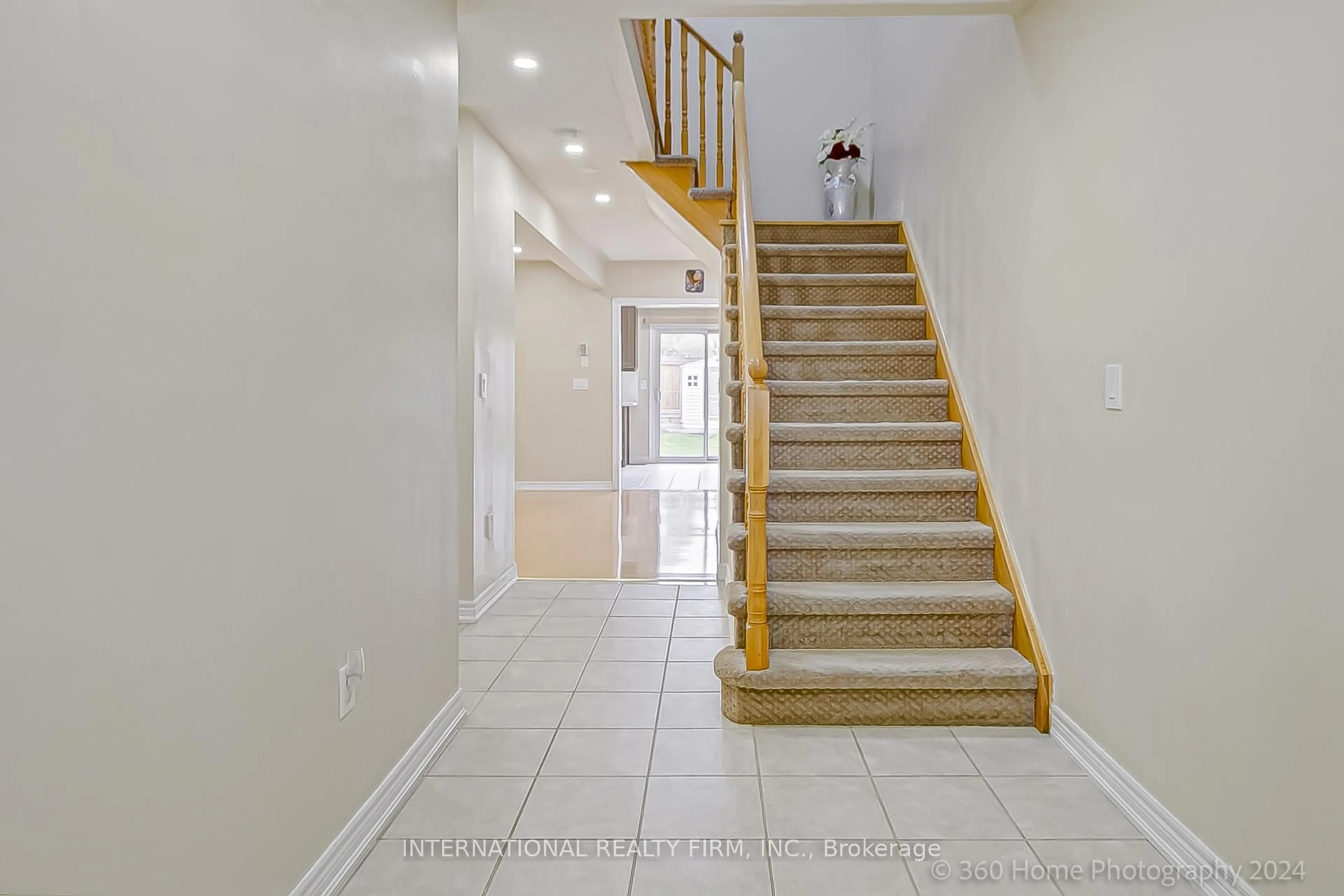 Unknown for 8 Dewridge Crt, Brampton Ontario L6R 3C2