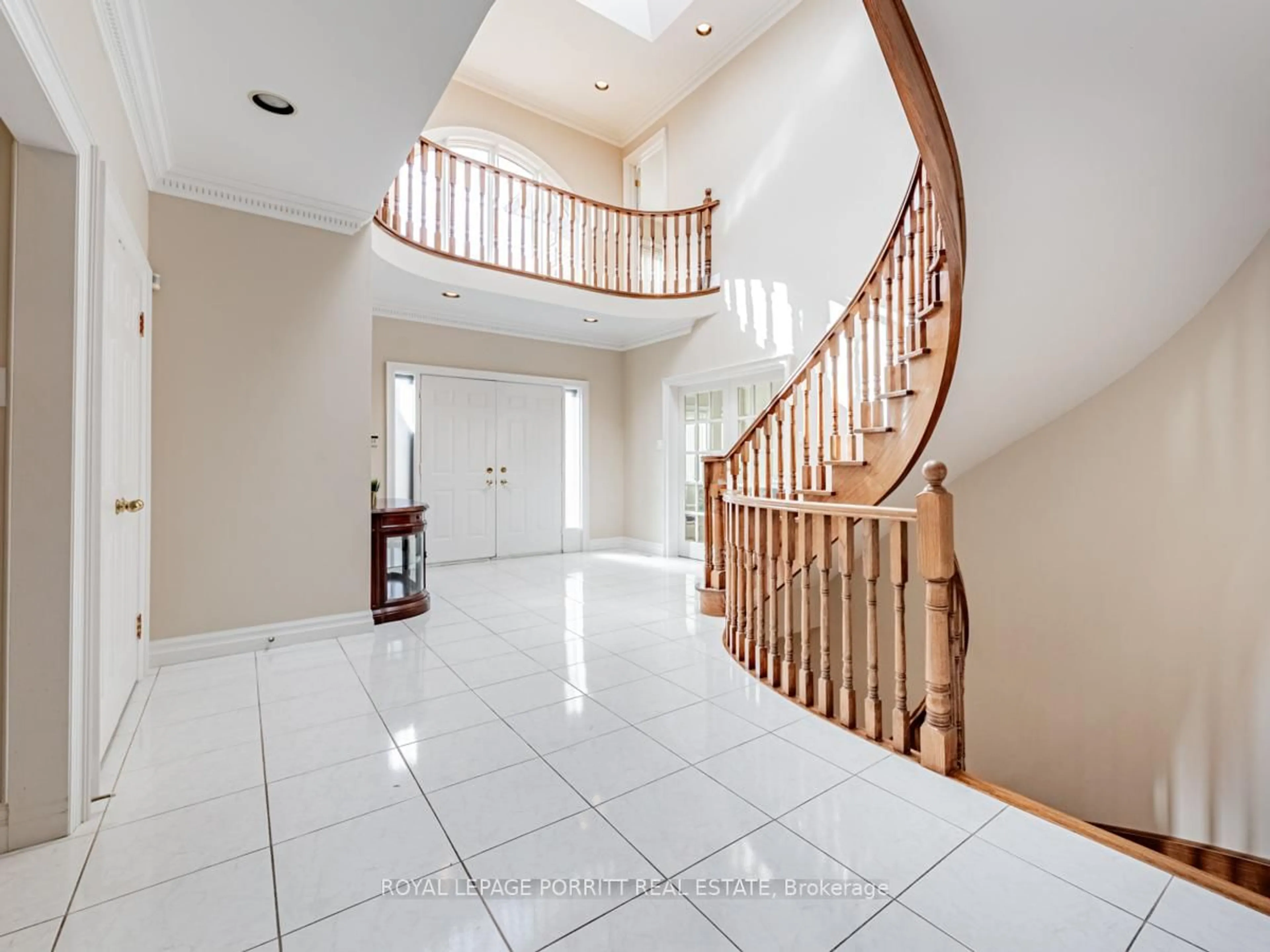 Indoor foyer for 8 Lovilla Blvd, Toronto Ontario M9M 1C3