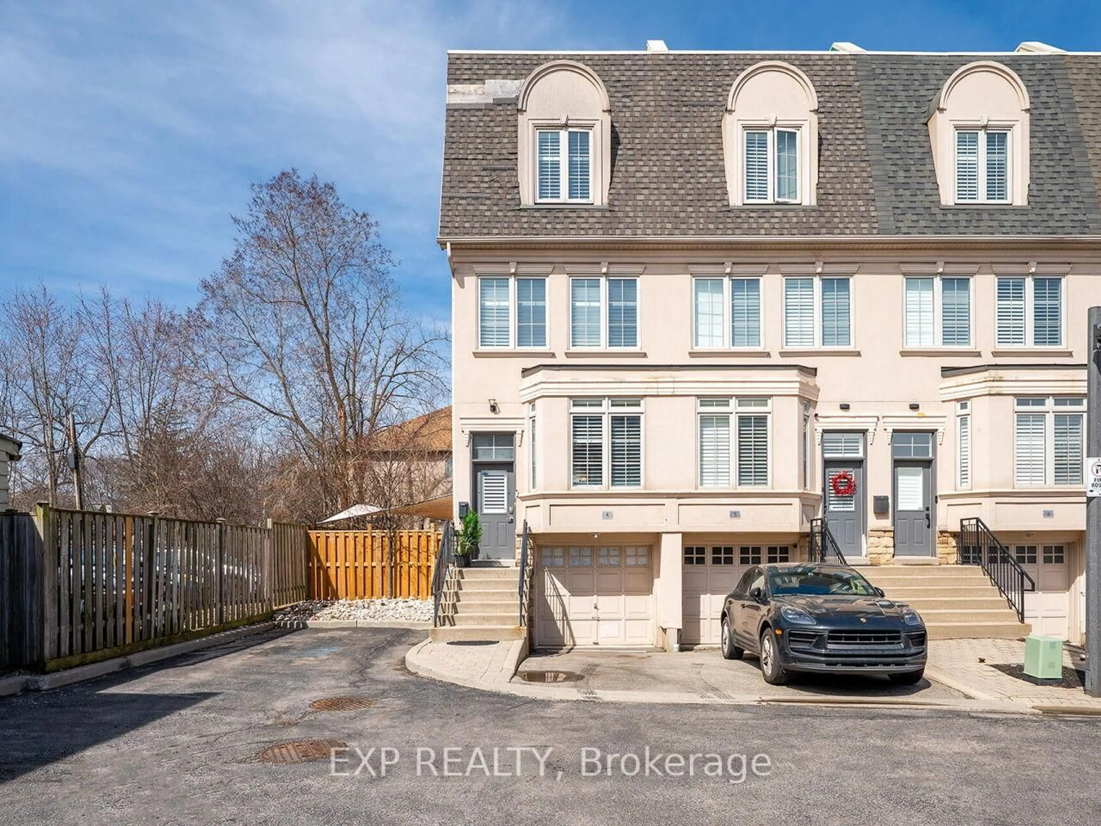 A pic from outside/outdoor area/front of a property/back of a property/a pic from drone, street for 2351 Lakeshore Rd #4, Oakville Ontario L6L 1H4