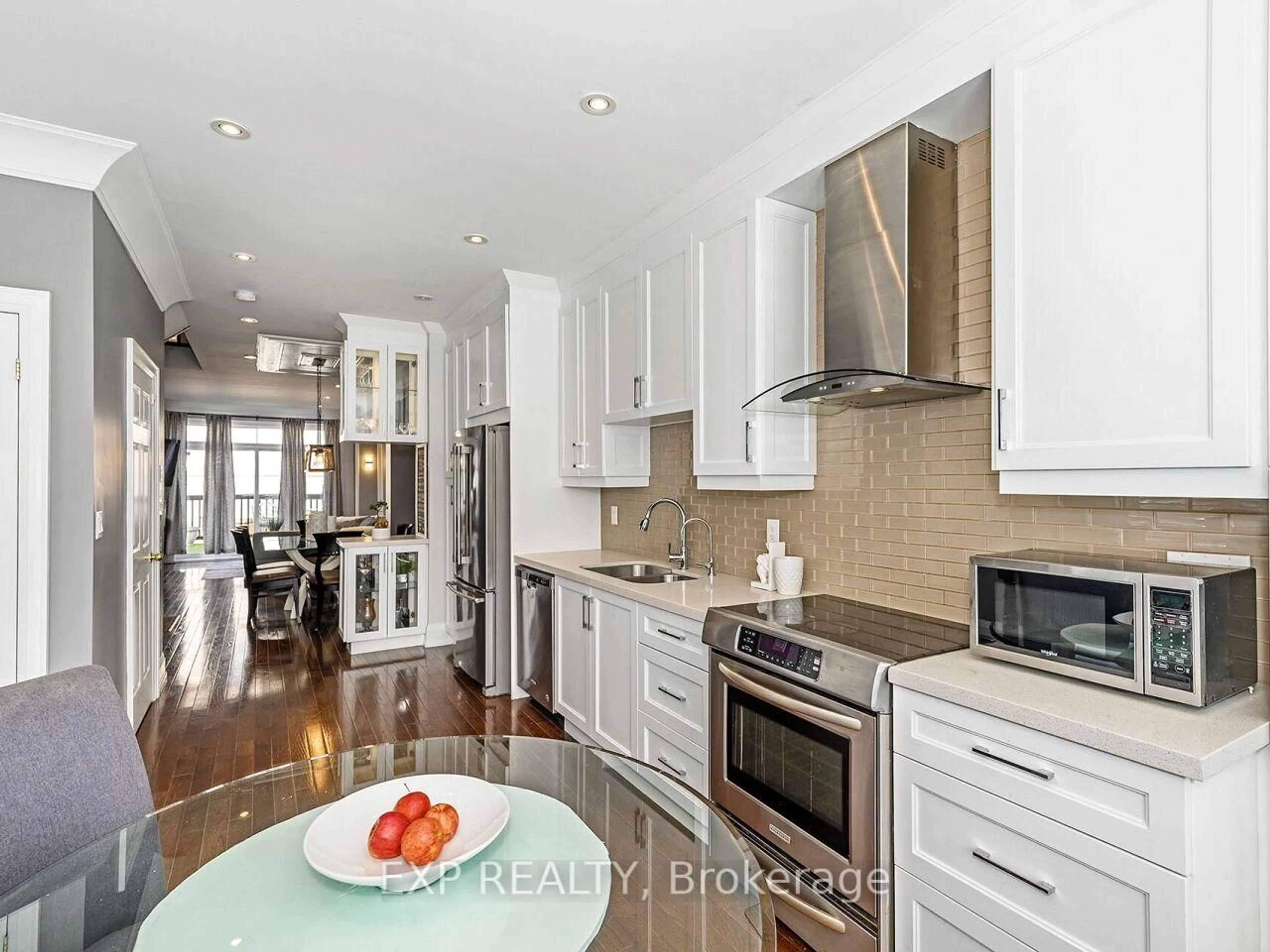 Contemporary kitchen, unknown for 2351 Lakeshore Rd #4, Oakville Ontario L6L 1H4