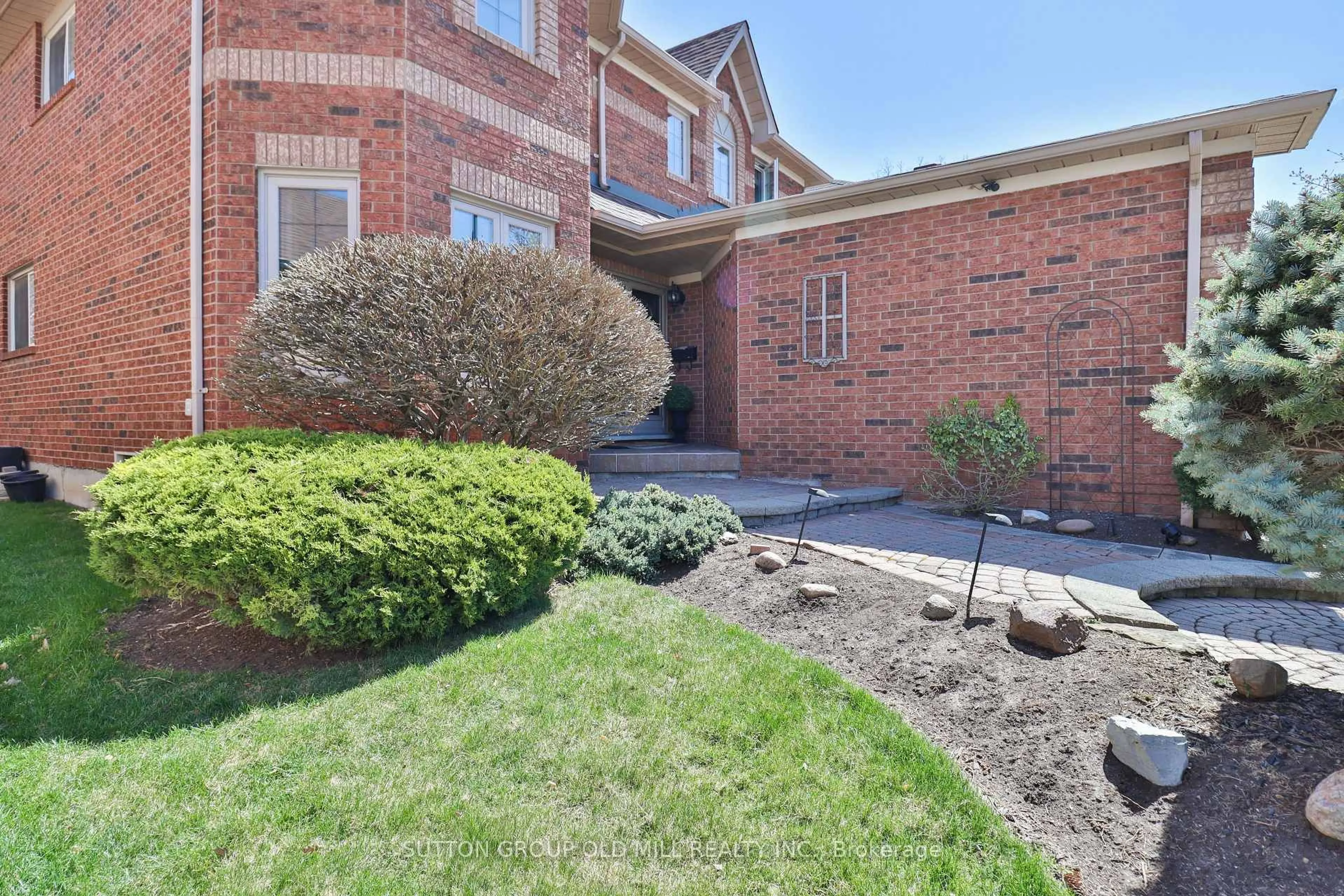 Home with brick exterior material, street for 6835 Forest Park Dr, Mississauga Ontario L5N 6X5
