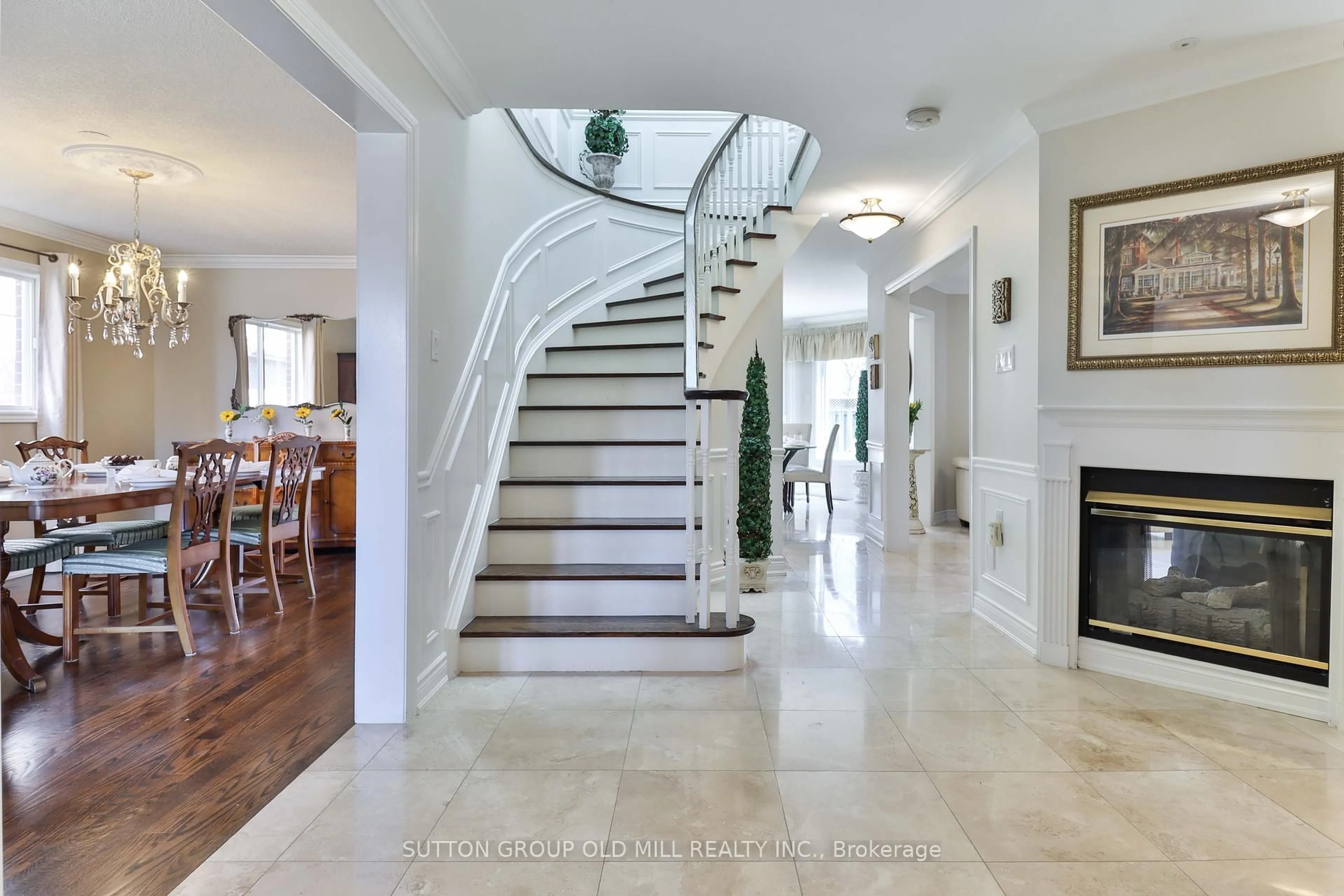Stairs for 6835 Forest Park Dr, Mississauga Ontario L5N 6X5