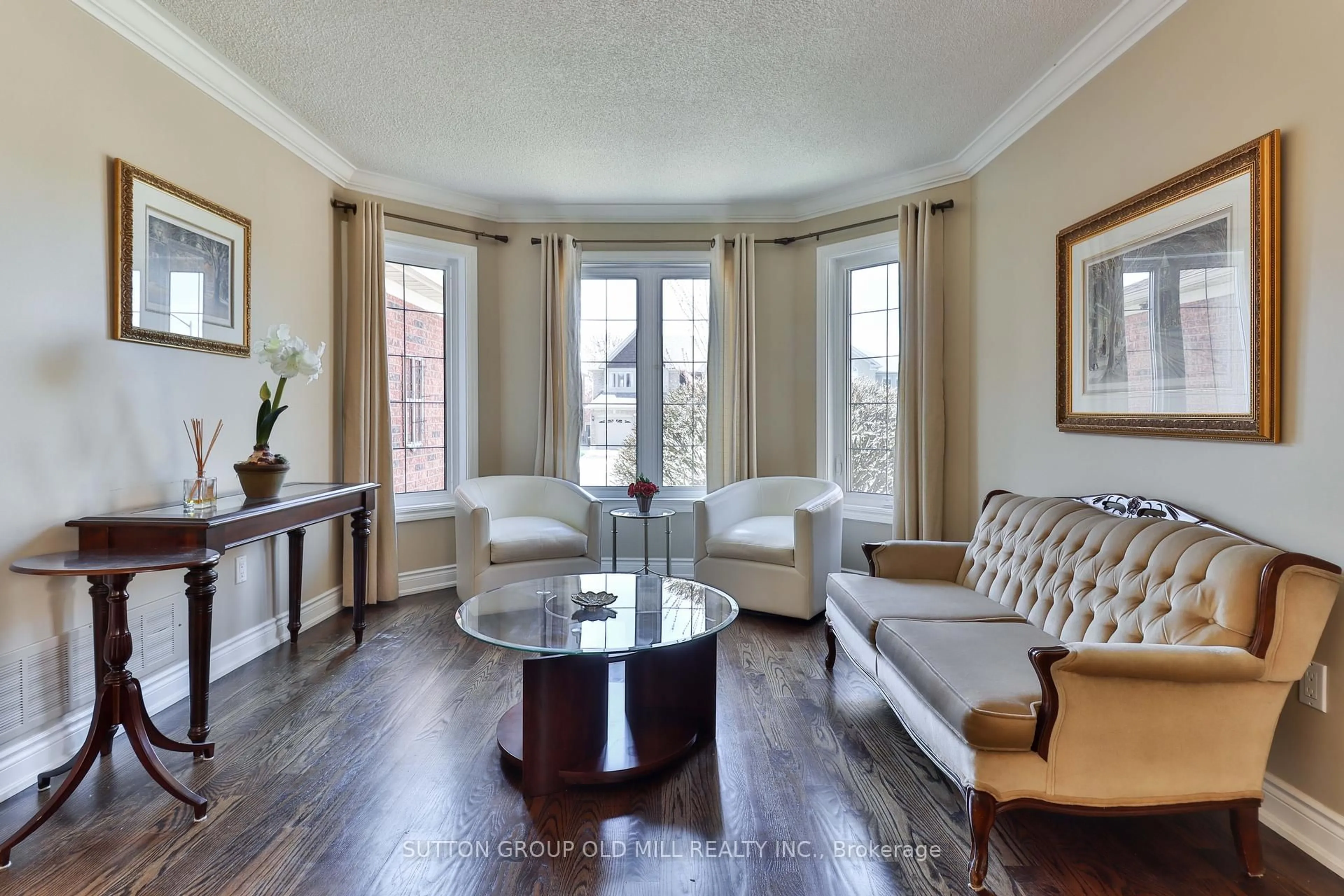 Living room with furniture, unknown for 6835 Forest Park Dr, Mississauga Ontario L5N 6X5