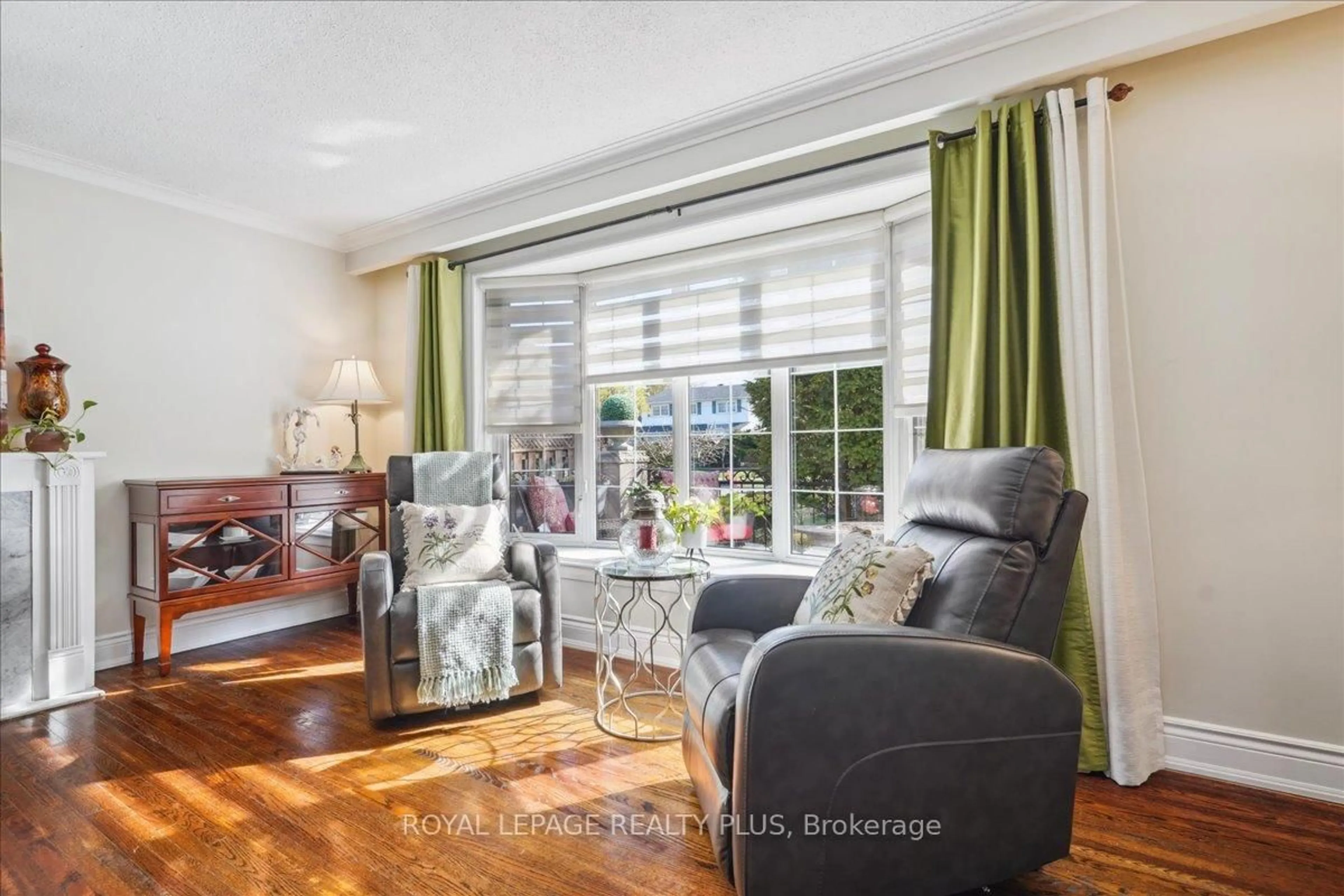 Living room with furniture, wood/laminate floor for 2409 Speyside Dr, Mississauga Ontario L5K 1X5