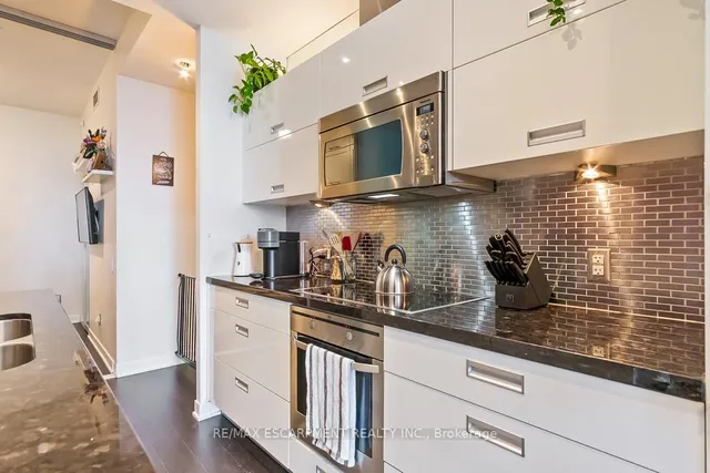 Additional property image - 88 Park Lawn Rd Unit 607