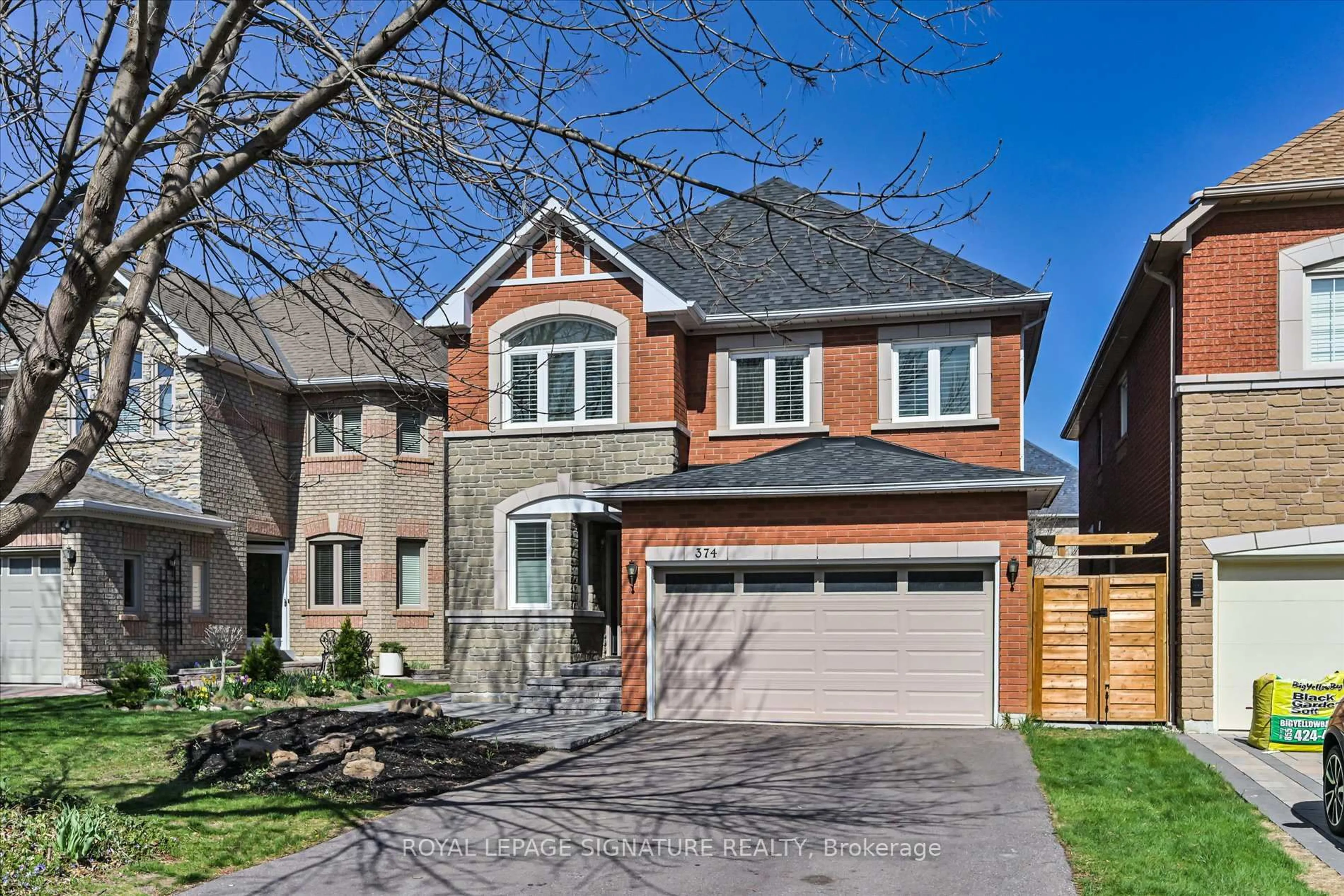 Home with brick exterior material, street for 374 Grand Highland Way, Mississauga Ontario L4Z 3V9