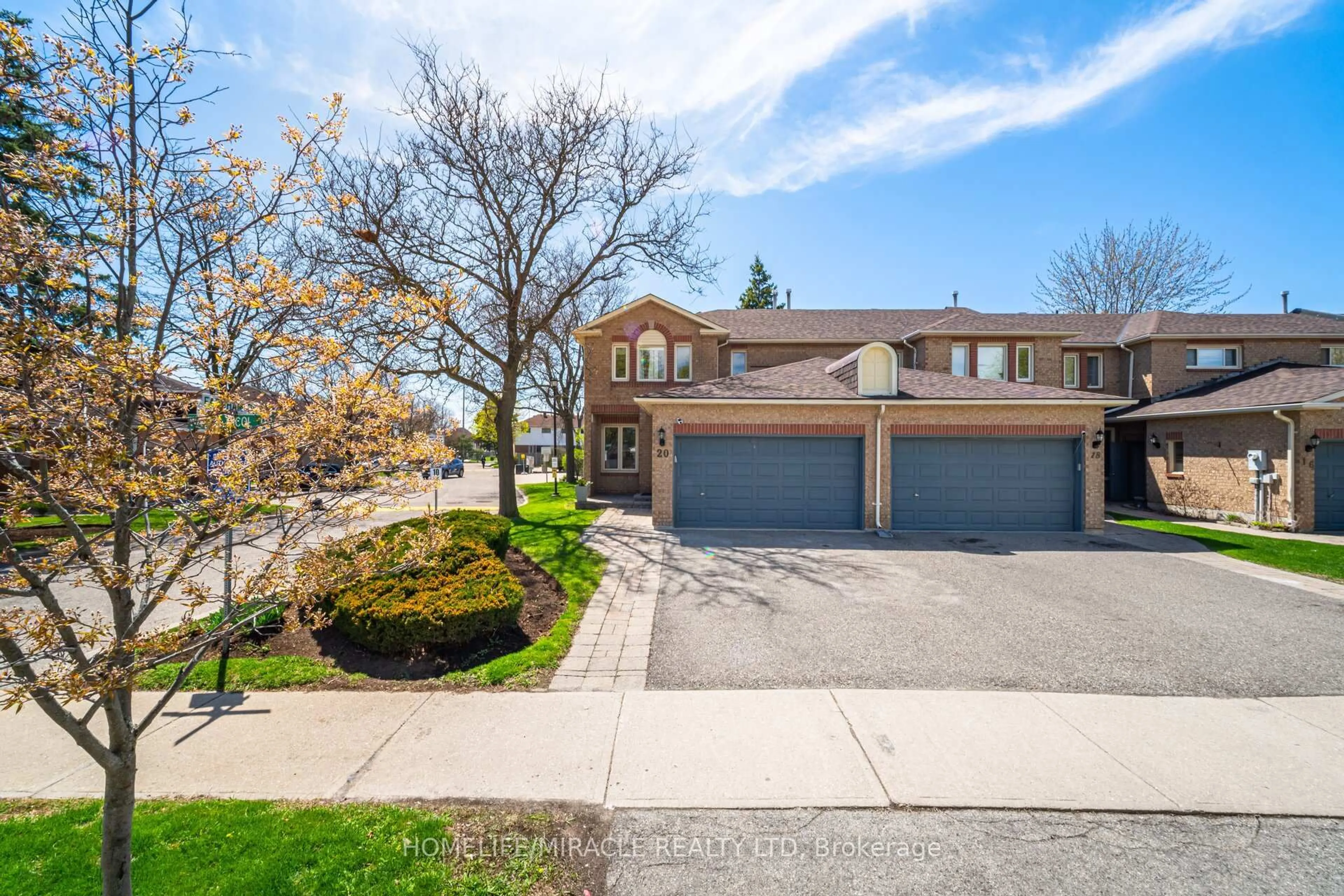 A pic from outside/outdoor area/front of a property/back of a property/a pic from drone, water/lake/river/ocean view for 20 Wayne Nicol Dr #18, Brampton Ontario L6X 4H8