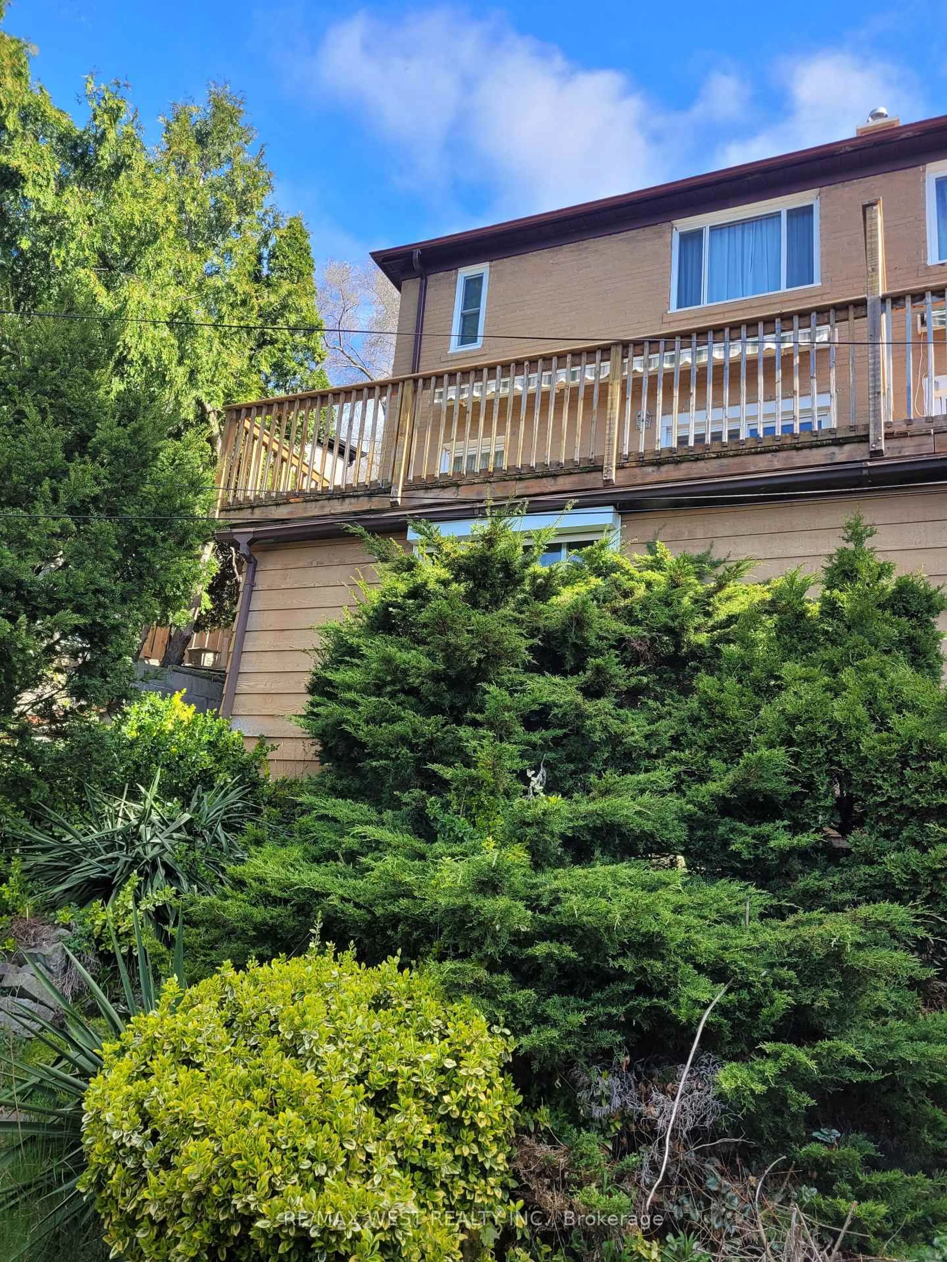 Unknown for 204 Gooch Ave, Toronto Ontario M6S 4M2