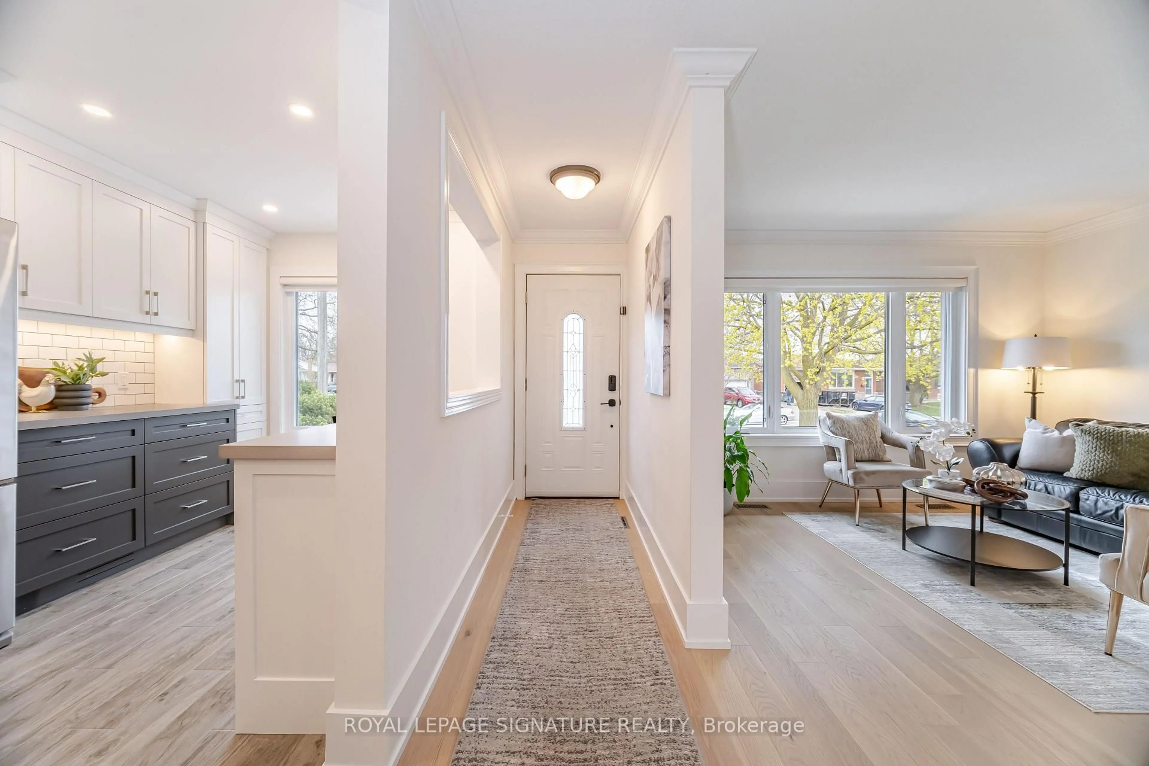 Indoor entryway for 97 Swanhurst Blvd, Mississauga Ontario L5N 1B8