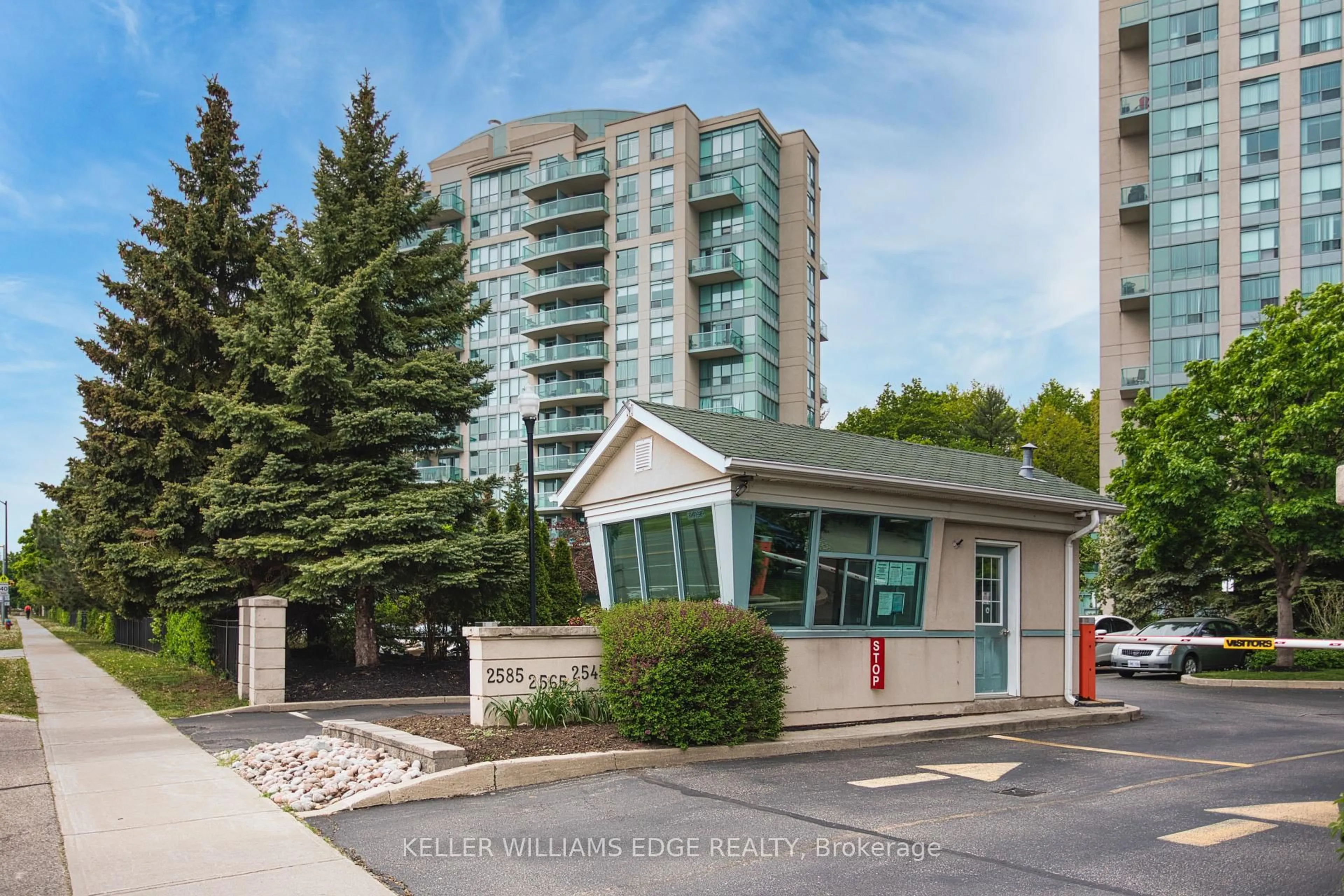 Indoor foyer for 2585 Erin Centre Blvd #802, Mississauga Ontario L5M 6Z7