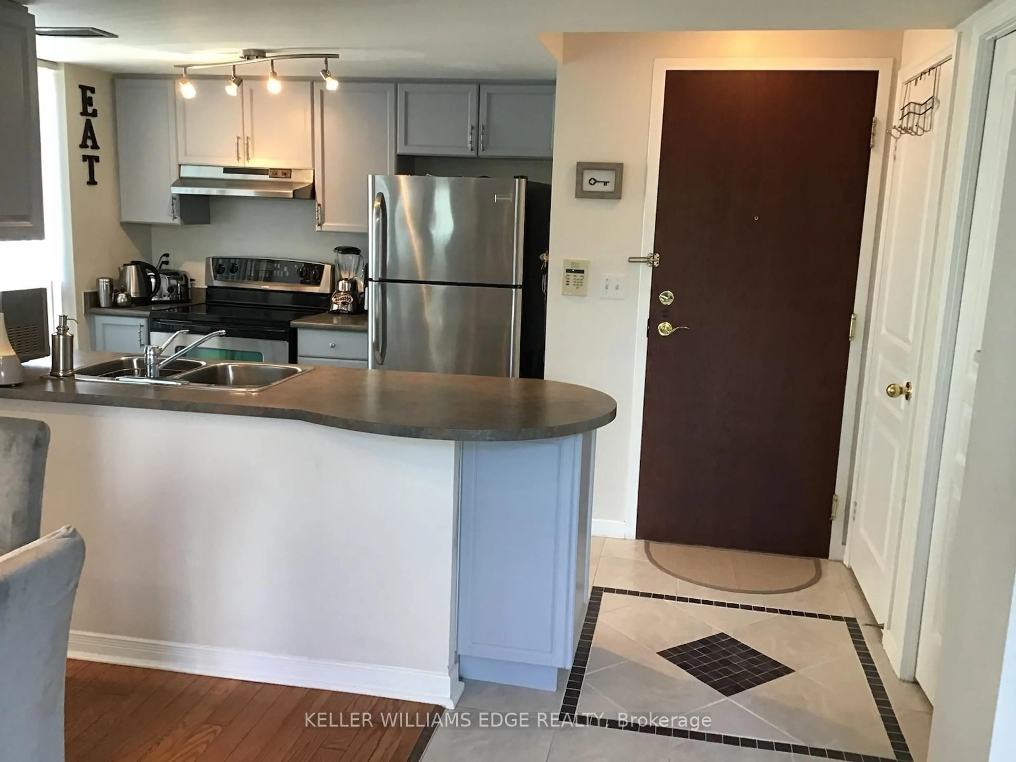 Open concept kitchen, unknown for 2585 Erin Centre Blvd #802, Mississauga Ontario L5M 6Z7