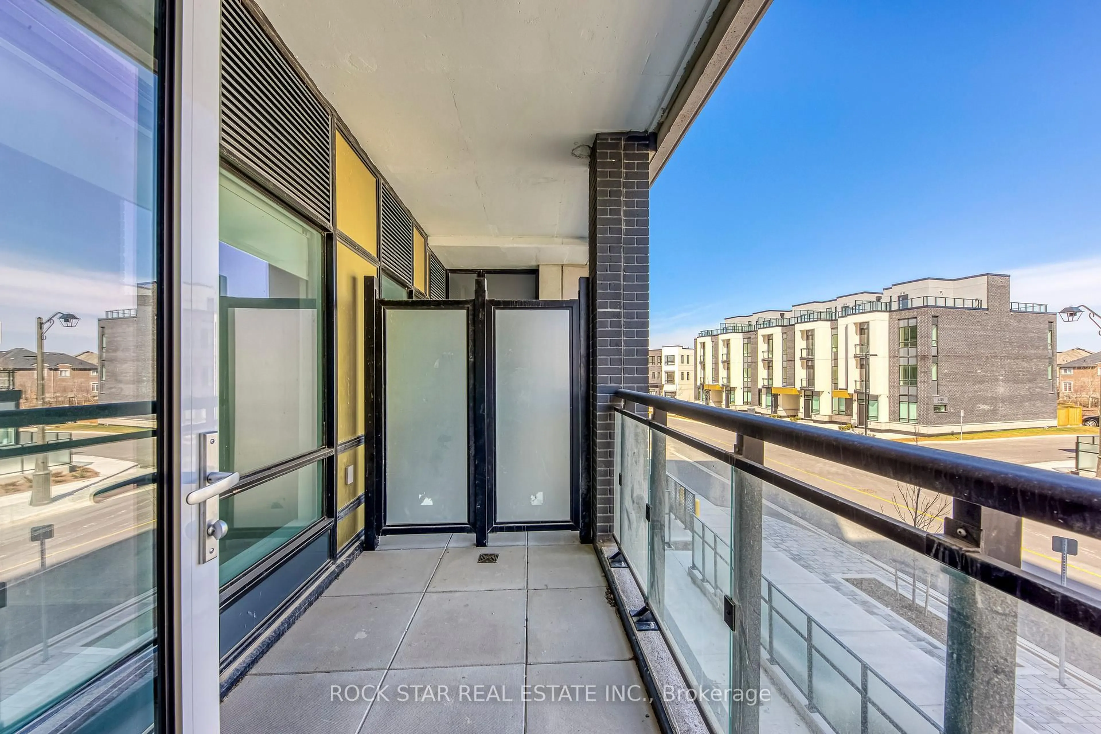 Balcony in the apartment, unknown for 405 Dundas St #216, Oakville Ontario L6M 5P9