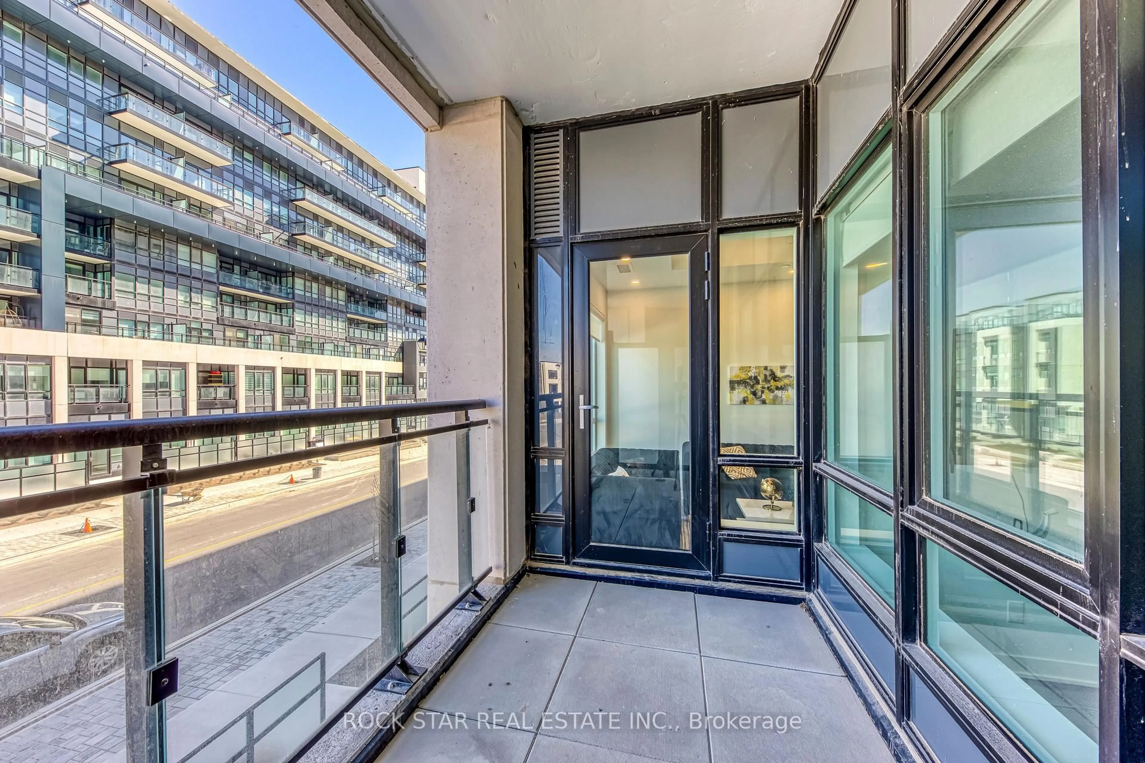 Indoor foyer for 405 Dundas St #216, Oakville Ontario L6M 5P9