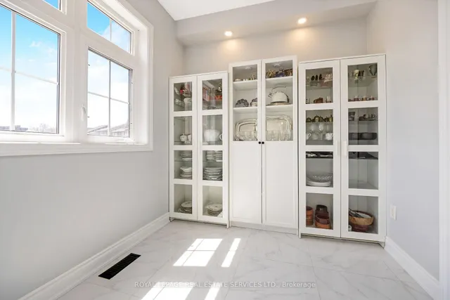 Additional property image - 606 Nairn Circ