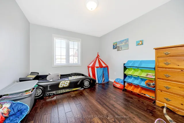 Additional property image - 606 Nairn Circ