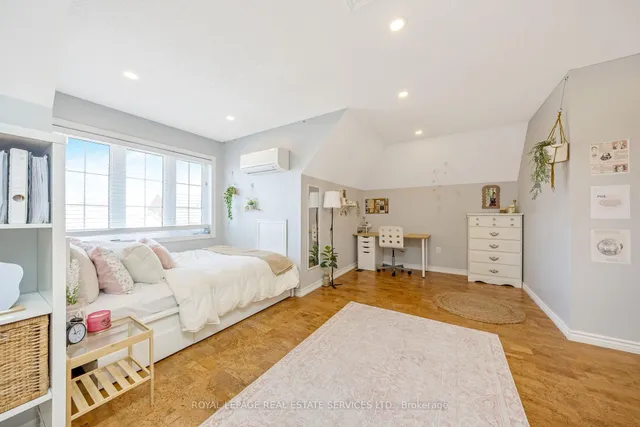 Additional property image - 606 Nairn Circ