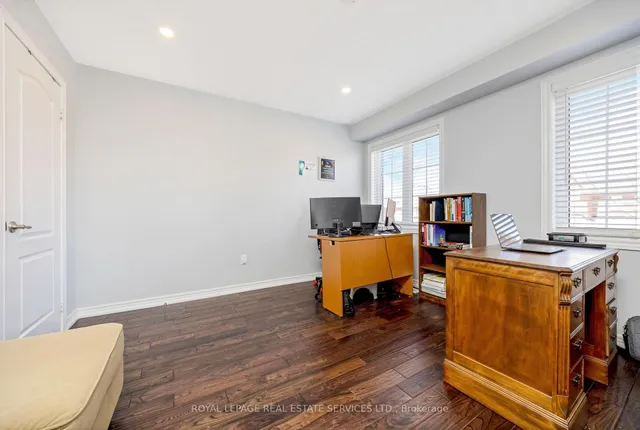 Additional property image - 606 Nairn Circ