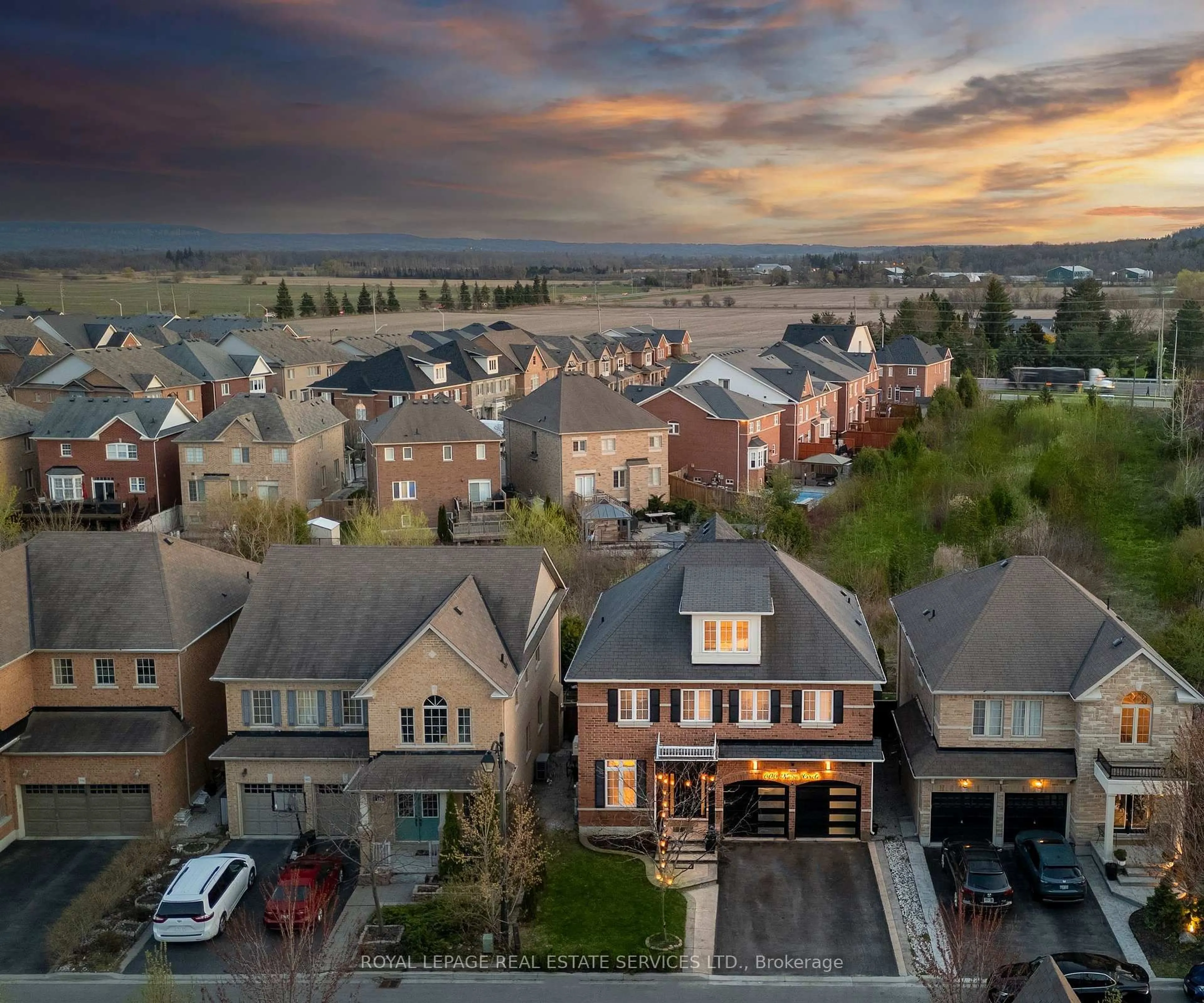 A pic from outside/outdoor area/front of a property/back of a property/a pic from drone, city buildings view from balcony for 606 Nairn Circ, Milton Ontario L9T 7X6