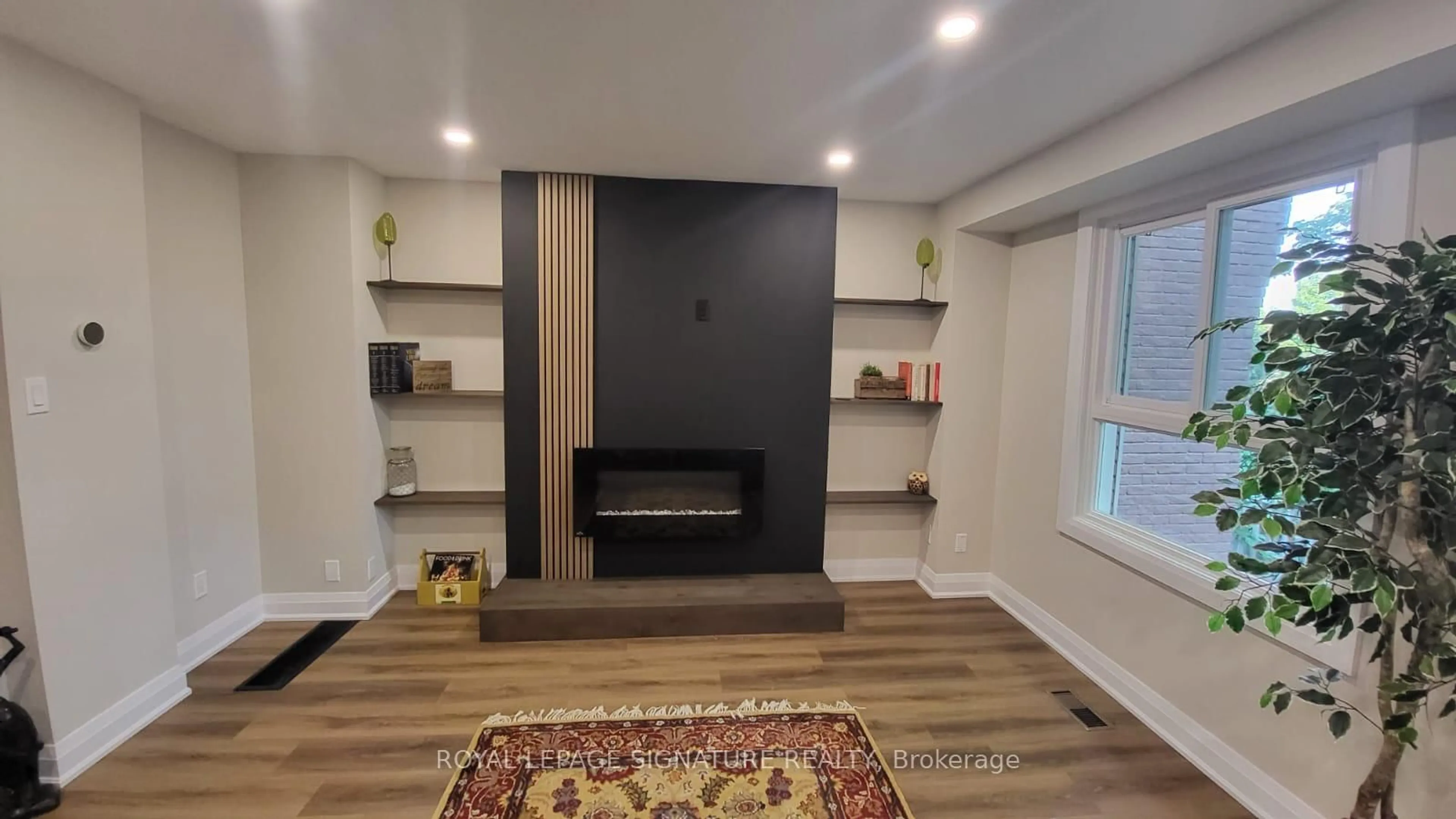 Living room with furniture, wood/laminate floor for 830 Westlock Rd #38A, Mississauga Ontario L5C 1K6