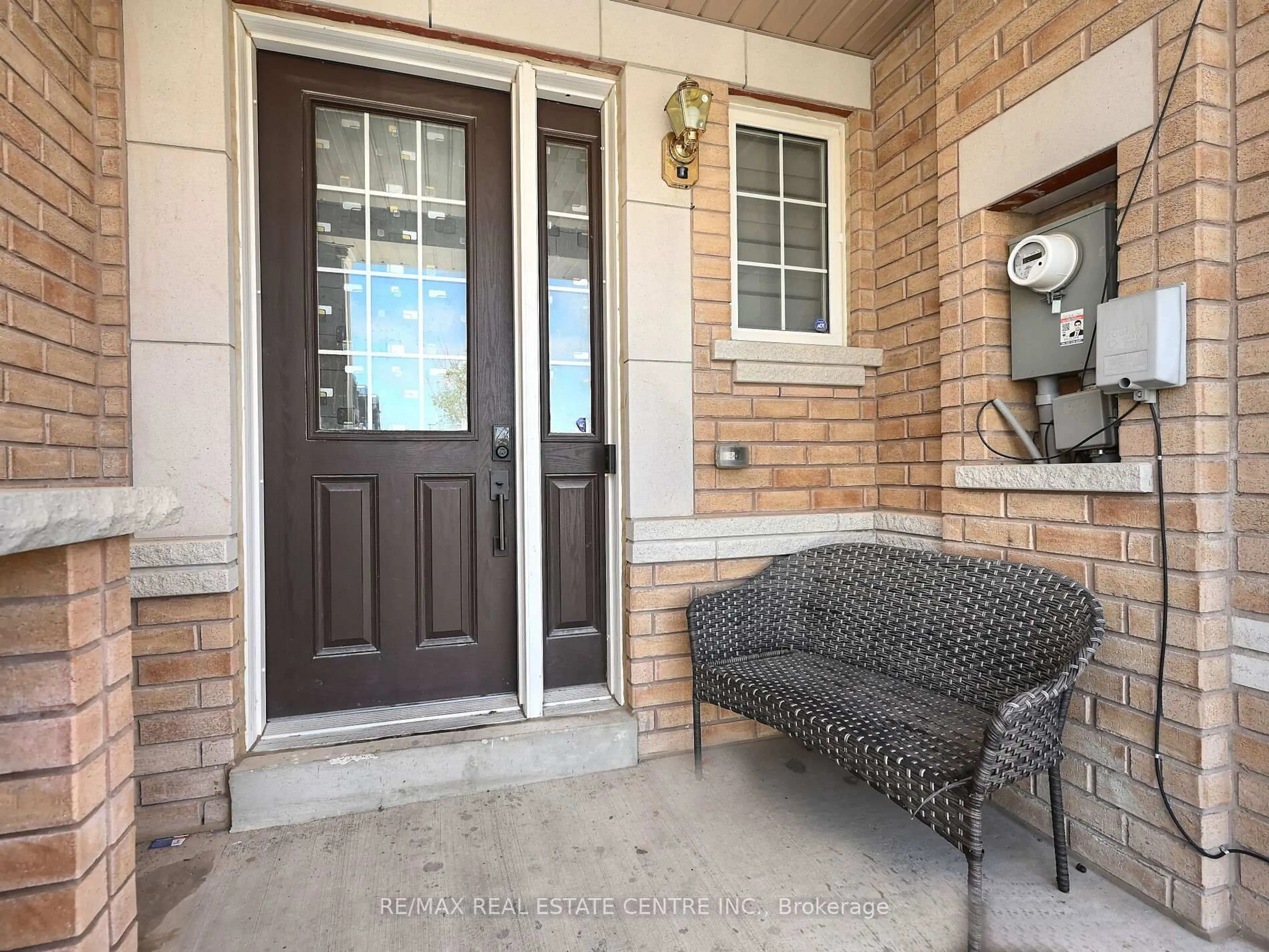 Indoor entryway for 53 Dufay Rd, Brampton Ontario L7A 4A2