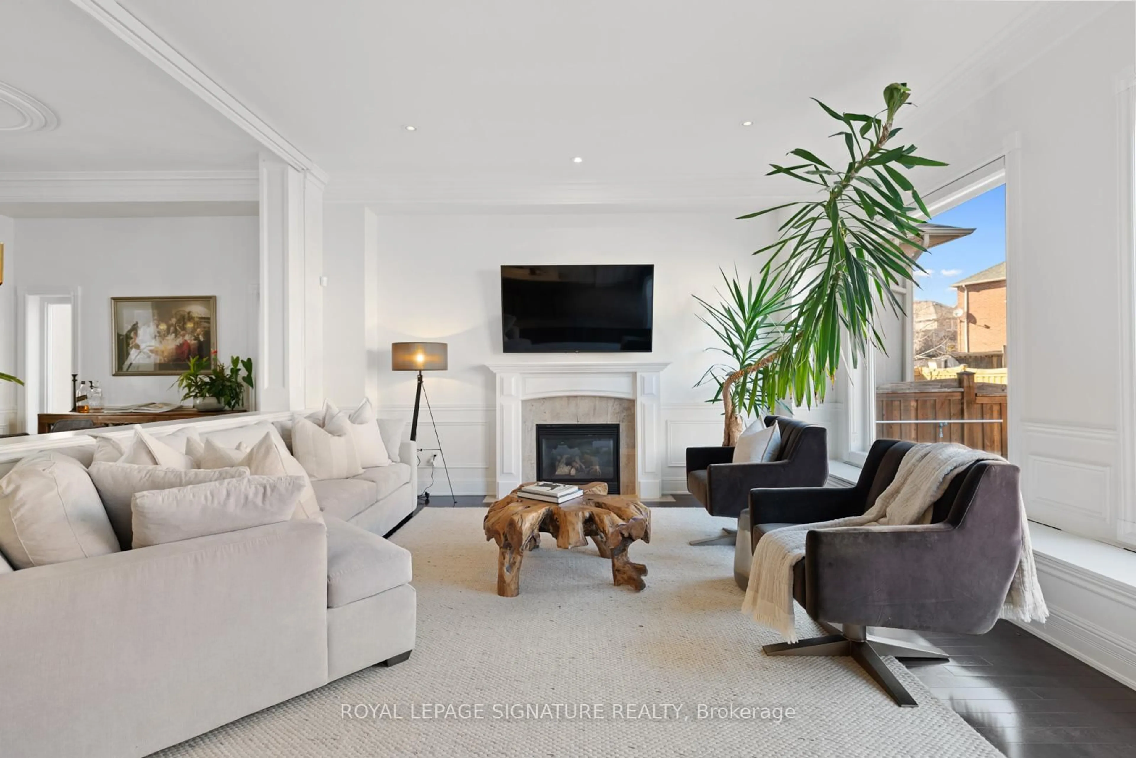Living room with furniture, unknown for 2357 Kwinter Rd, Oakville Ontario L6M 0H3