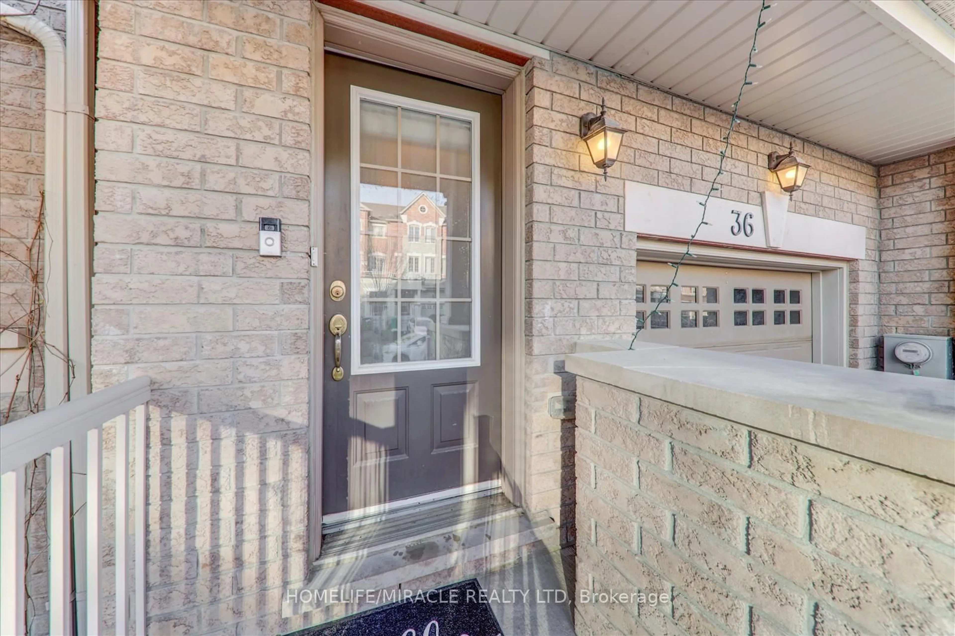 Indoor entryway for 36 Sprucewood Rd, Brampton Ontario L6Z 0H5