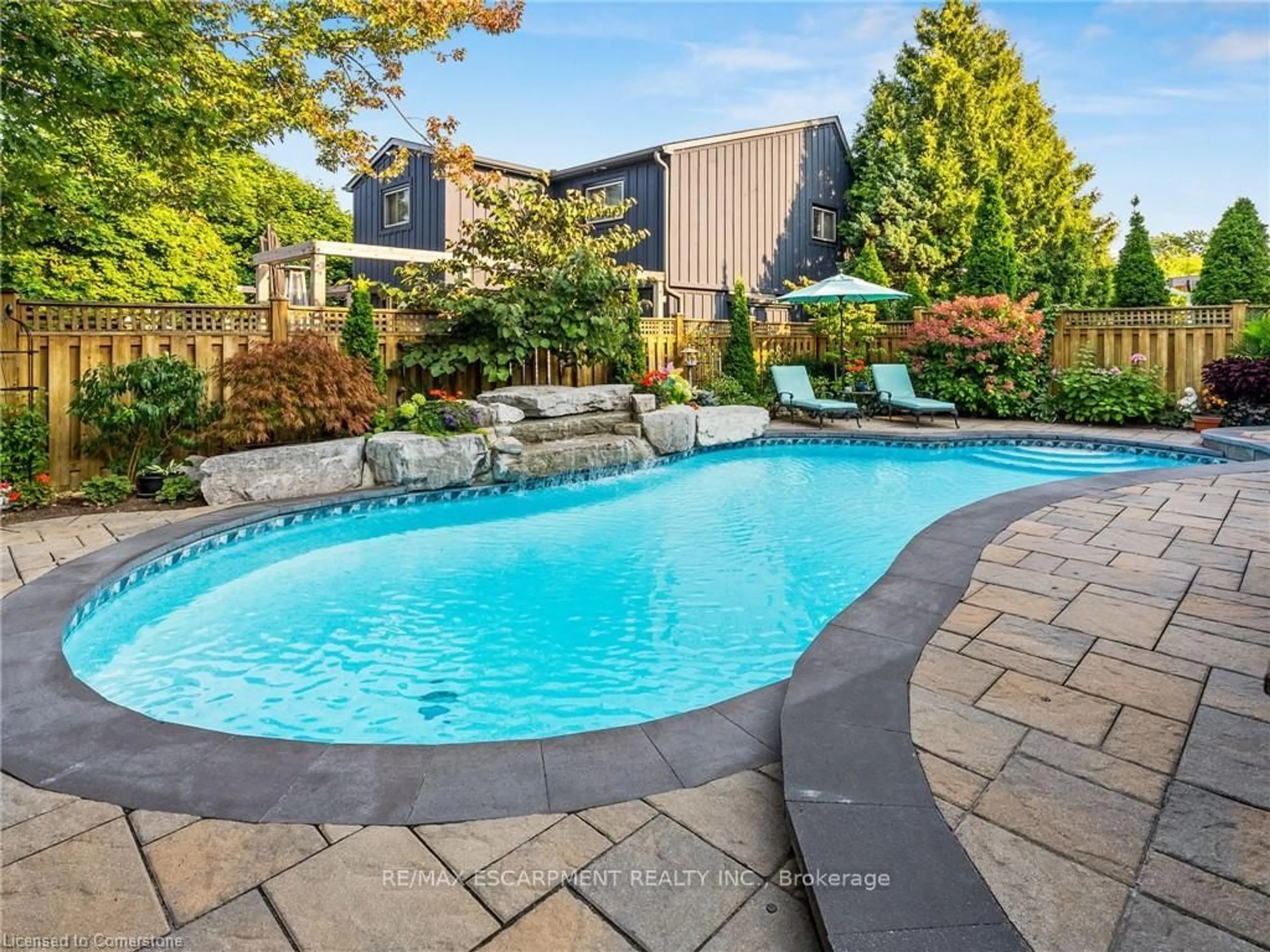 Pool for 2079 Hunters Wood Dr, Burlington Ontario L7M 2T1