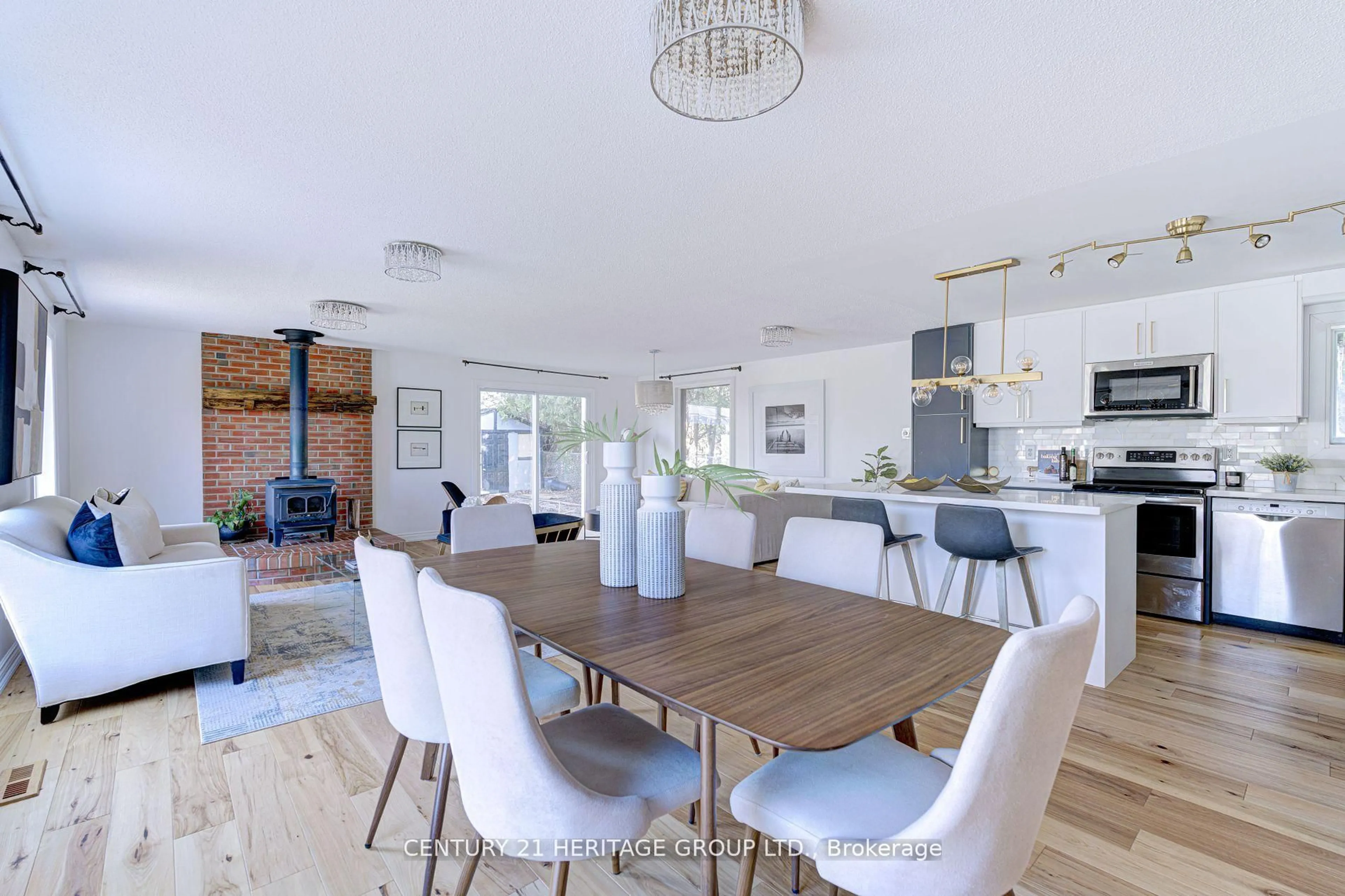 Open concept kitchen, unknown for 111 Lorne Scots Dr, Milton Ontario L9T 2Z5
