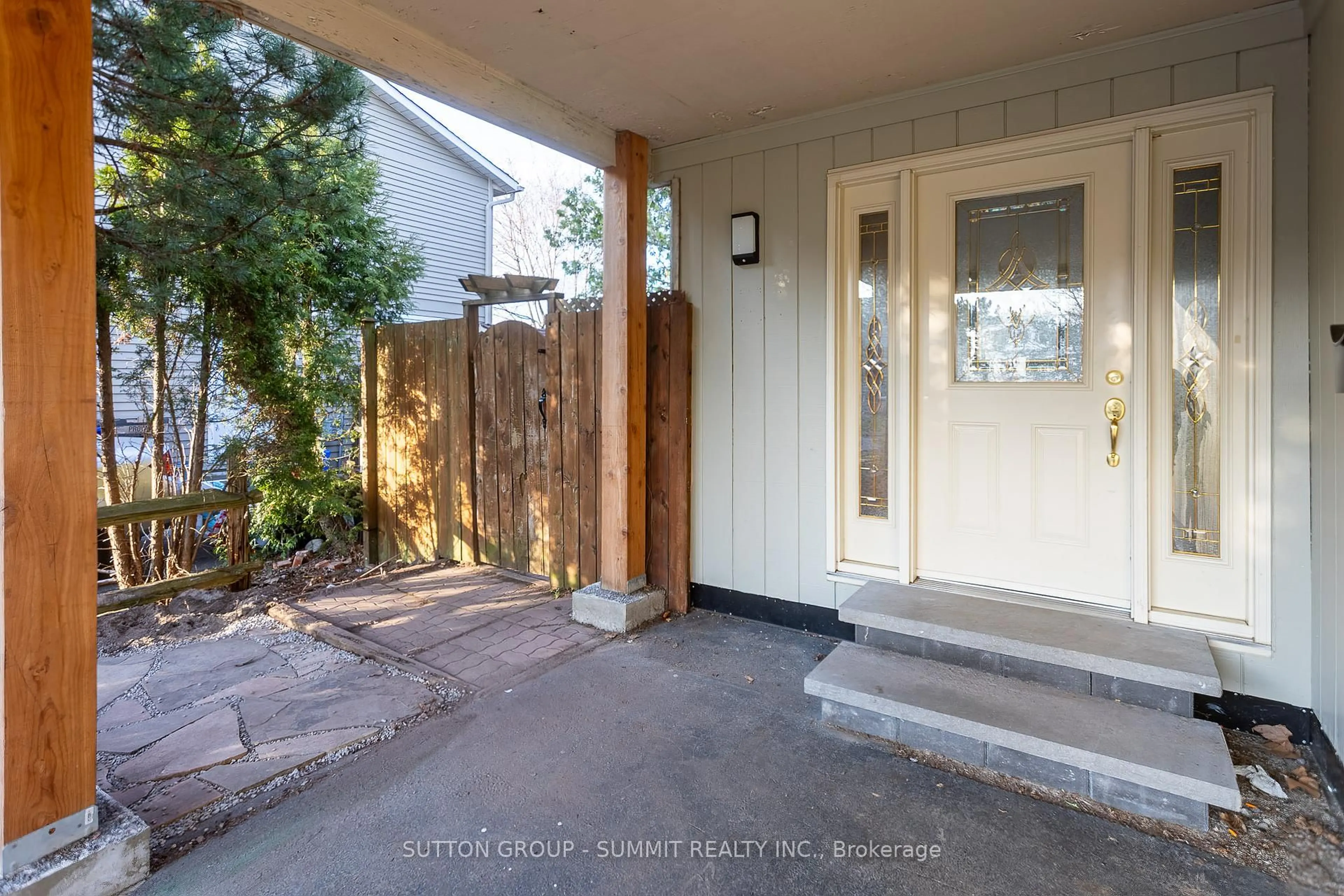 Indoor entryway for 2331 MELISSA Cres, Burlington Ontario L7P 3T5