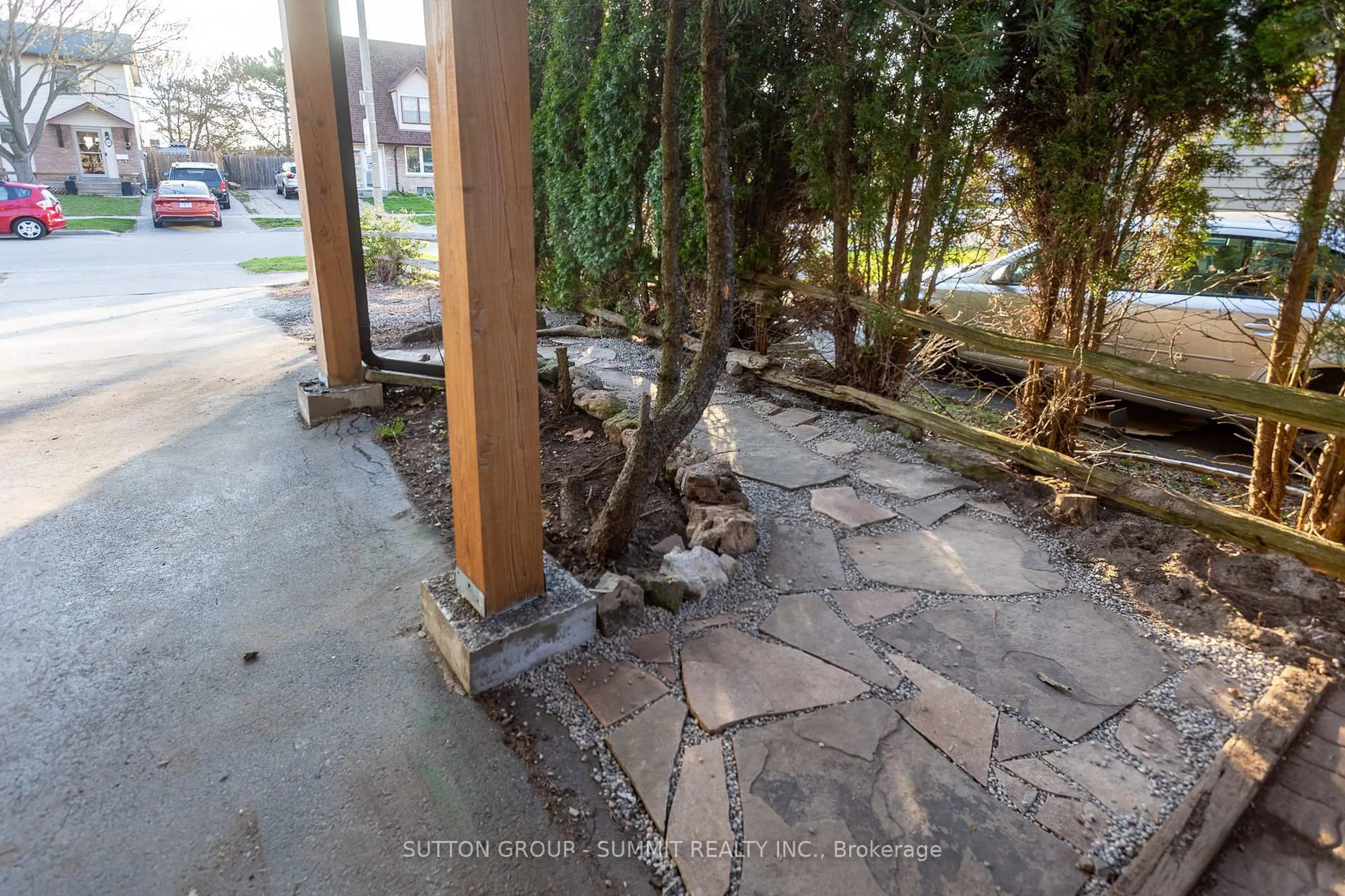 Patio, street for 2331 MELISSA Cres, Burlington Ontario L7P 3T5