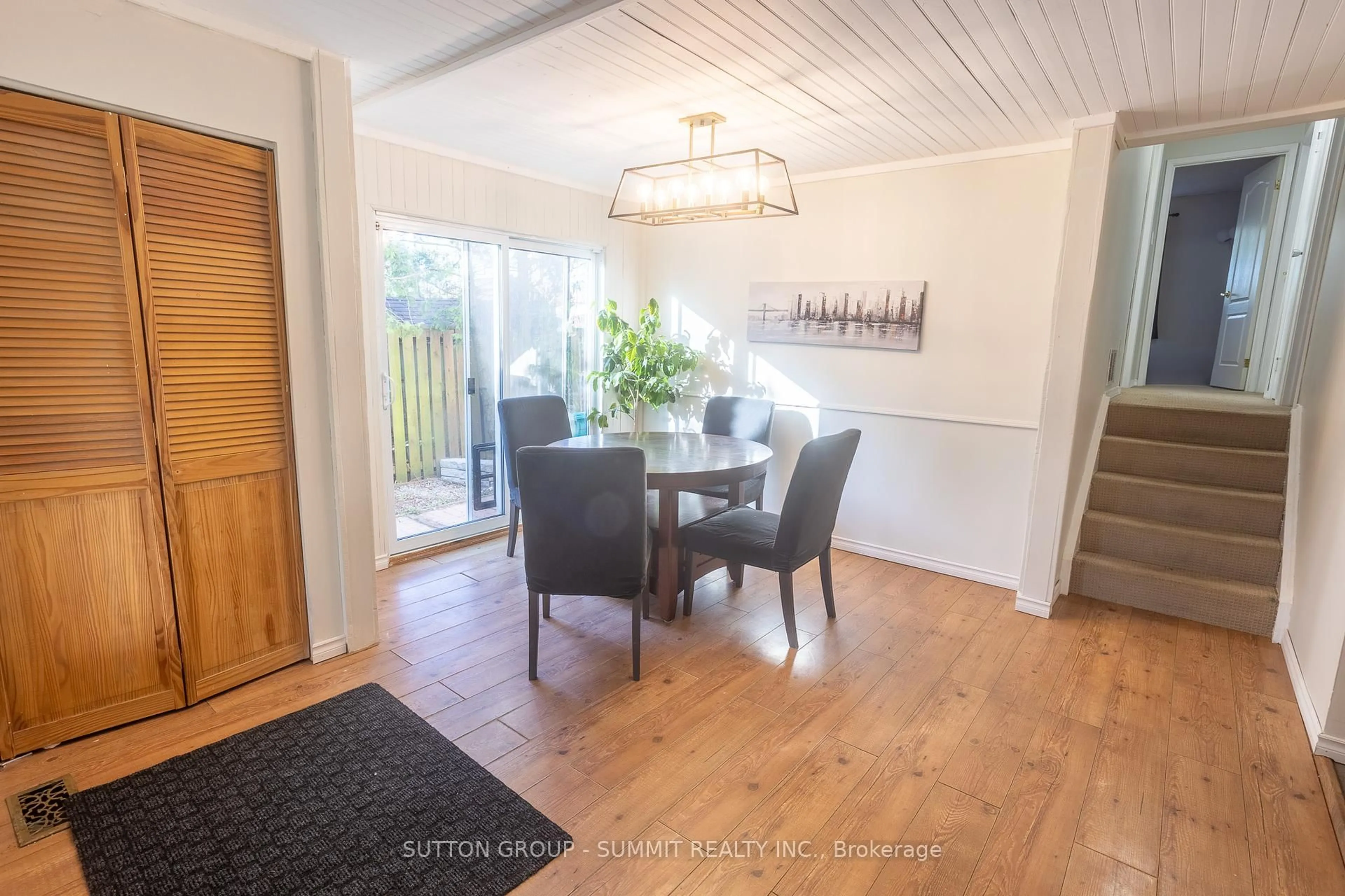 Dining room, wood/laminate floor for 2331 MELISSA Cres, Burlington Ontario L7P 3T5