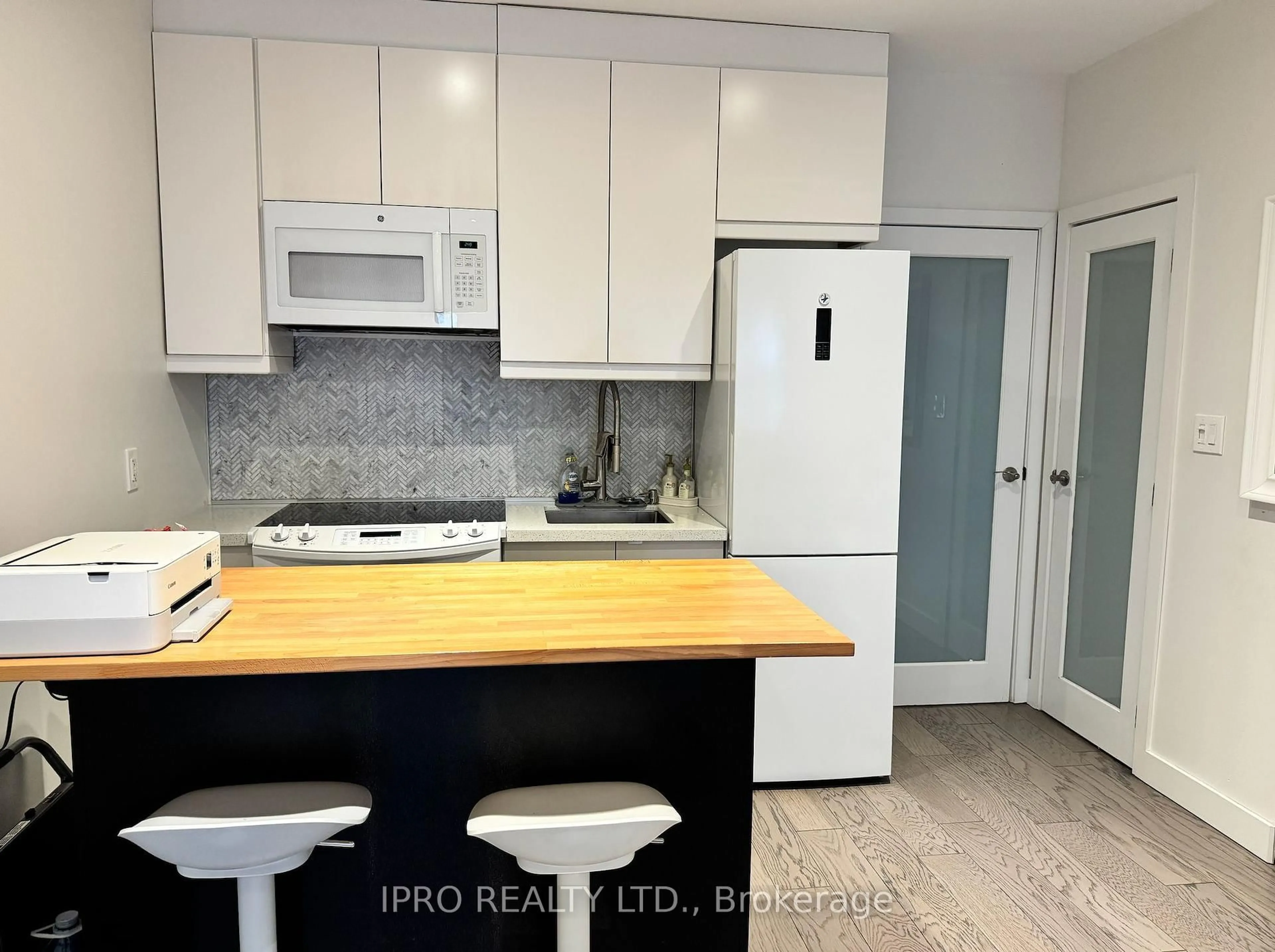 Standard kitchen, unknown for 1580 Davenport Rd, Toronto Ontario M6H 2J2