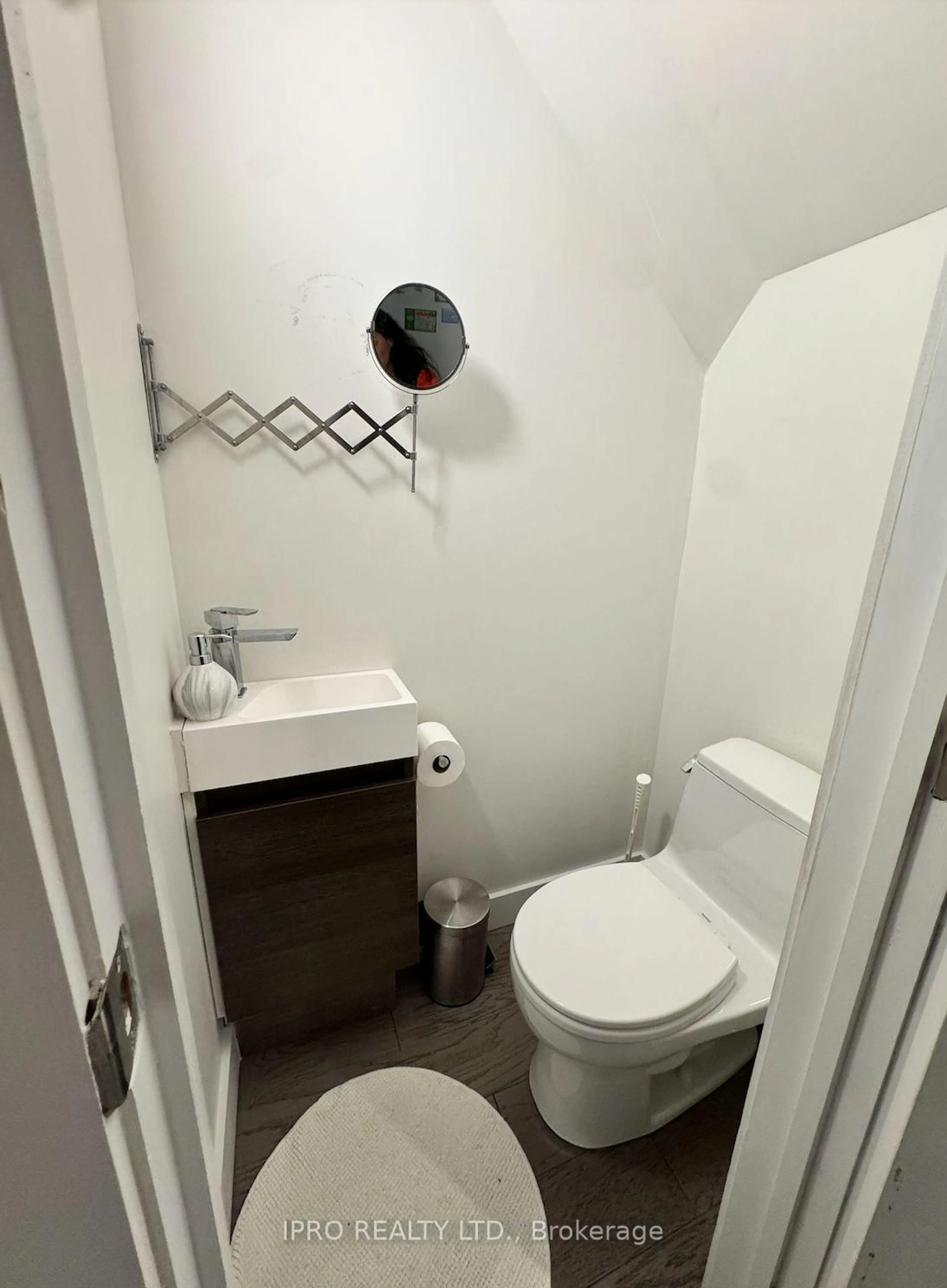 A pic of a room for 1580 Davenport Rd, Toronto Ontario M6H 2J2