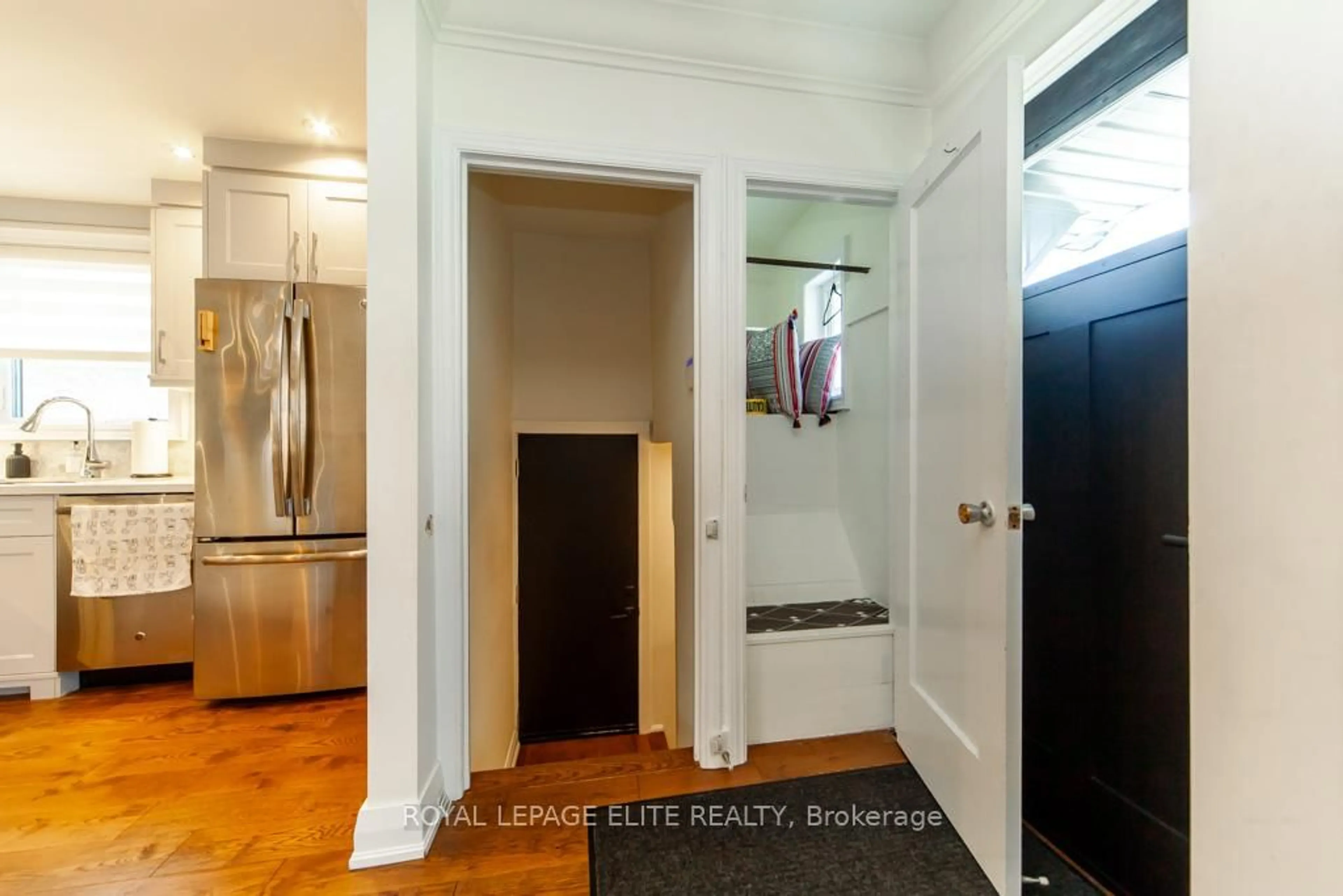 Indoor entryway for 75 Manitoba St, Toronto Ontario M8Y 1E1