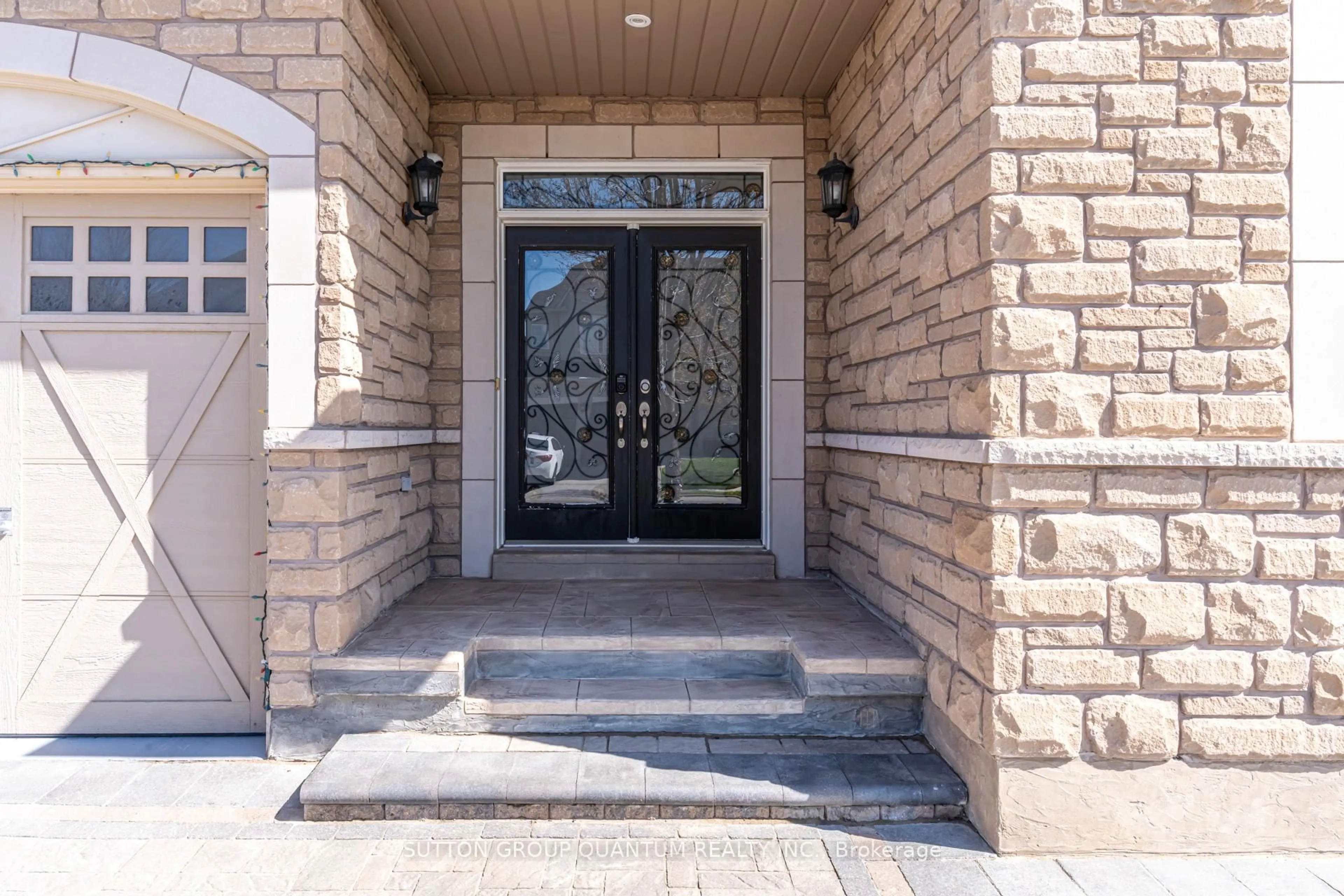 Indoor entryway for 49 Supino Cres, Brampton Ontario L6P 1X3