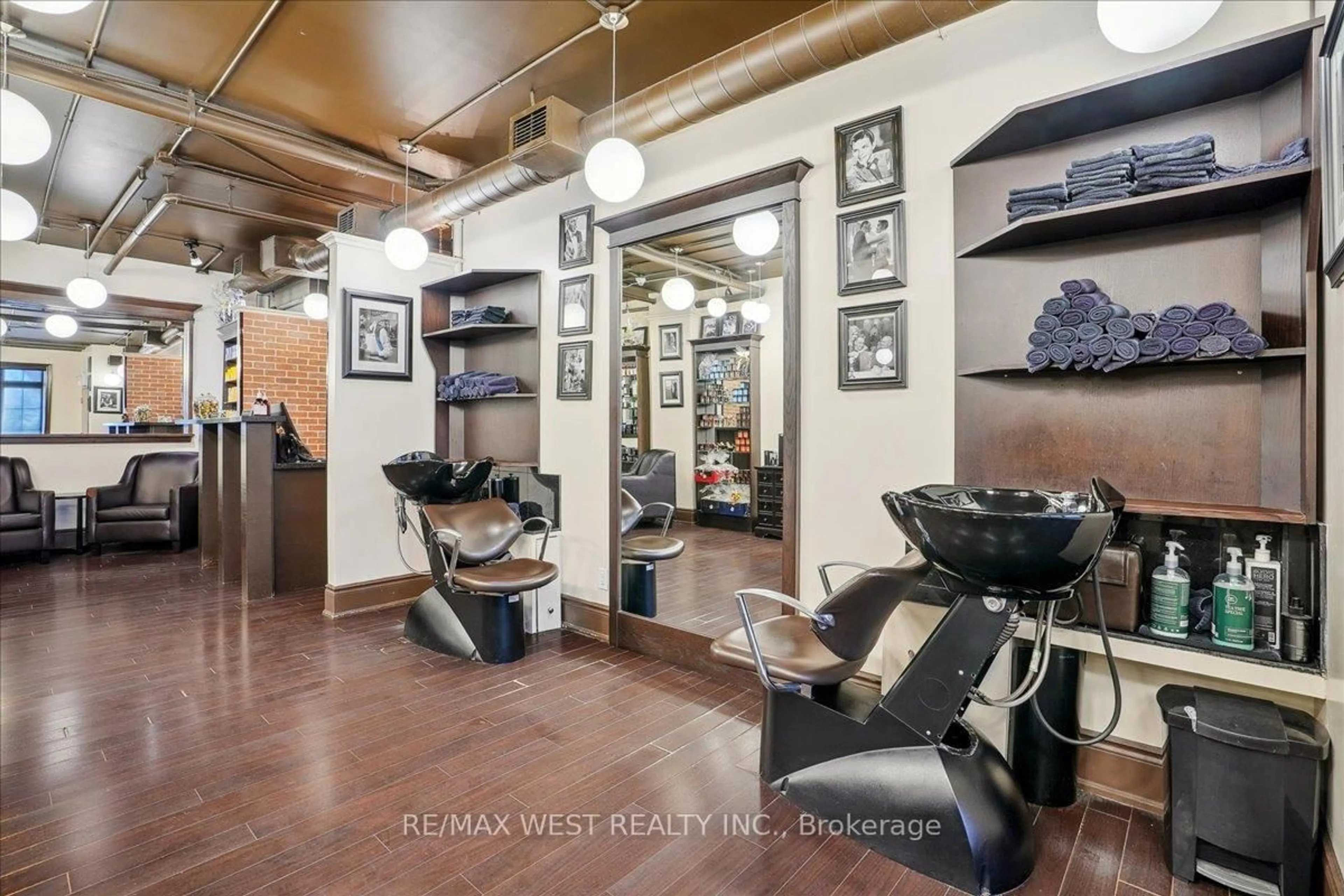 Unknown for 2082 Pine St, Burlington Ontario L7R 1G2