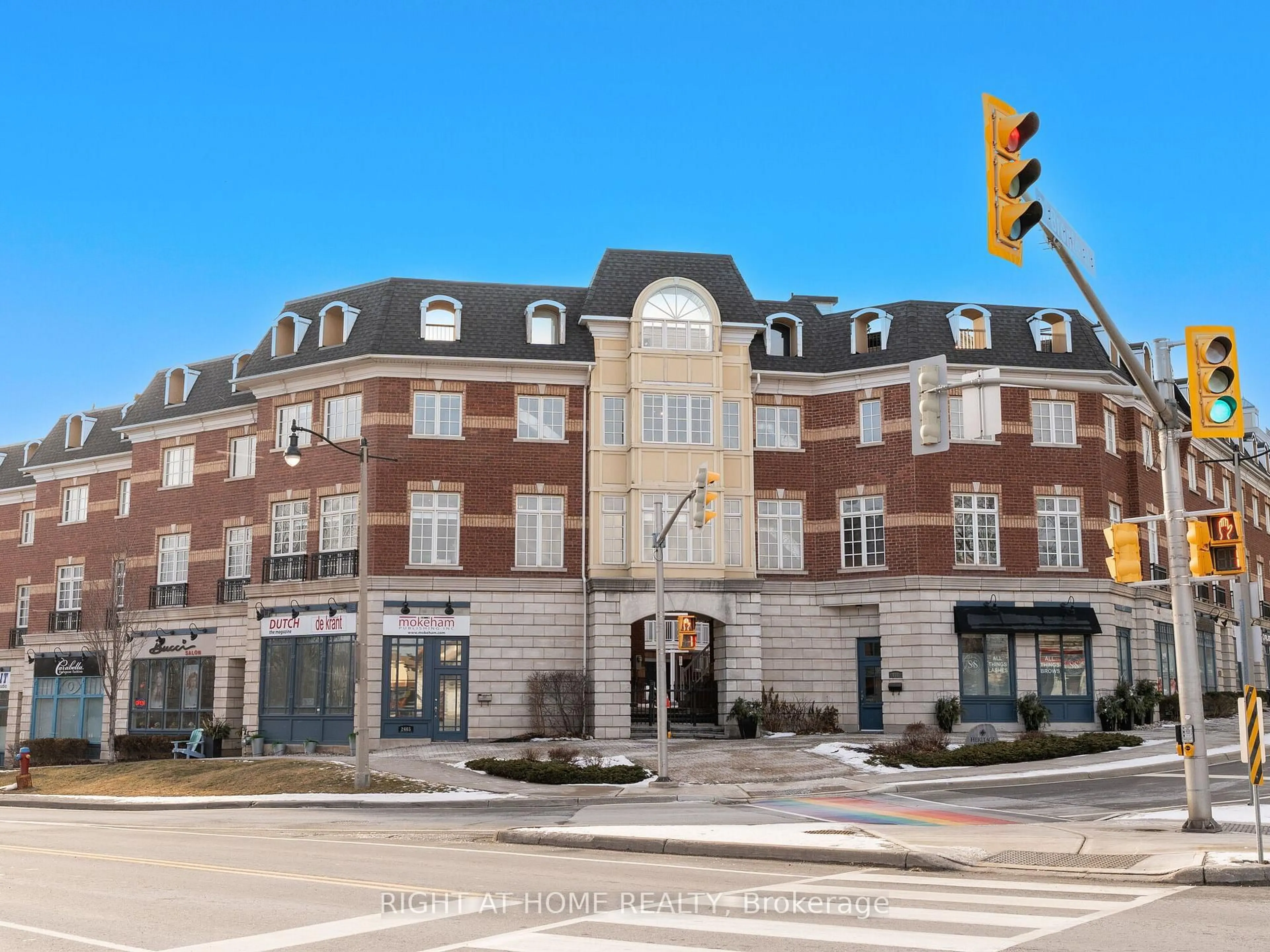 Home with brick exterior material, building for 120 Bronte Rd #8, Oakville Ontario L6L 3C1